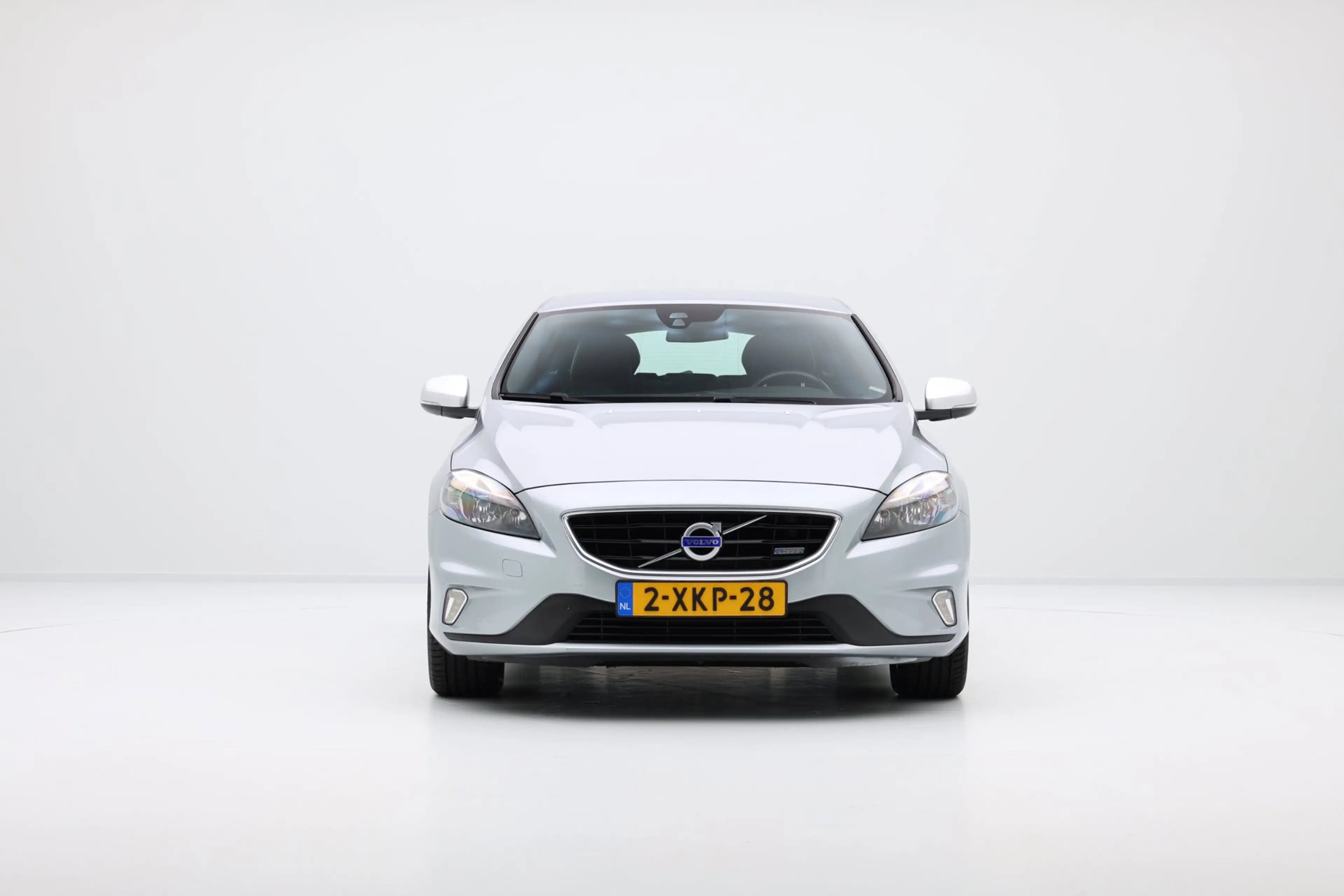 Volvo V40 1.6 T2 R-Design|Navi|PDC|Cruise|LMV — photo 7