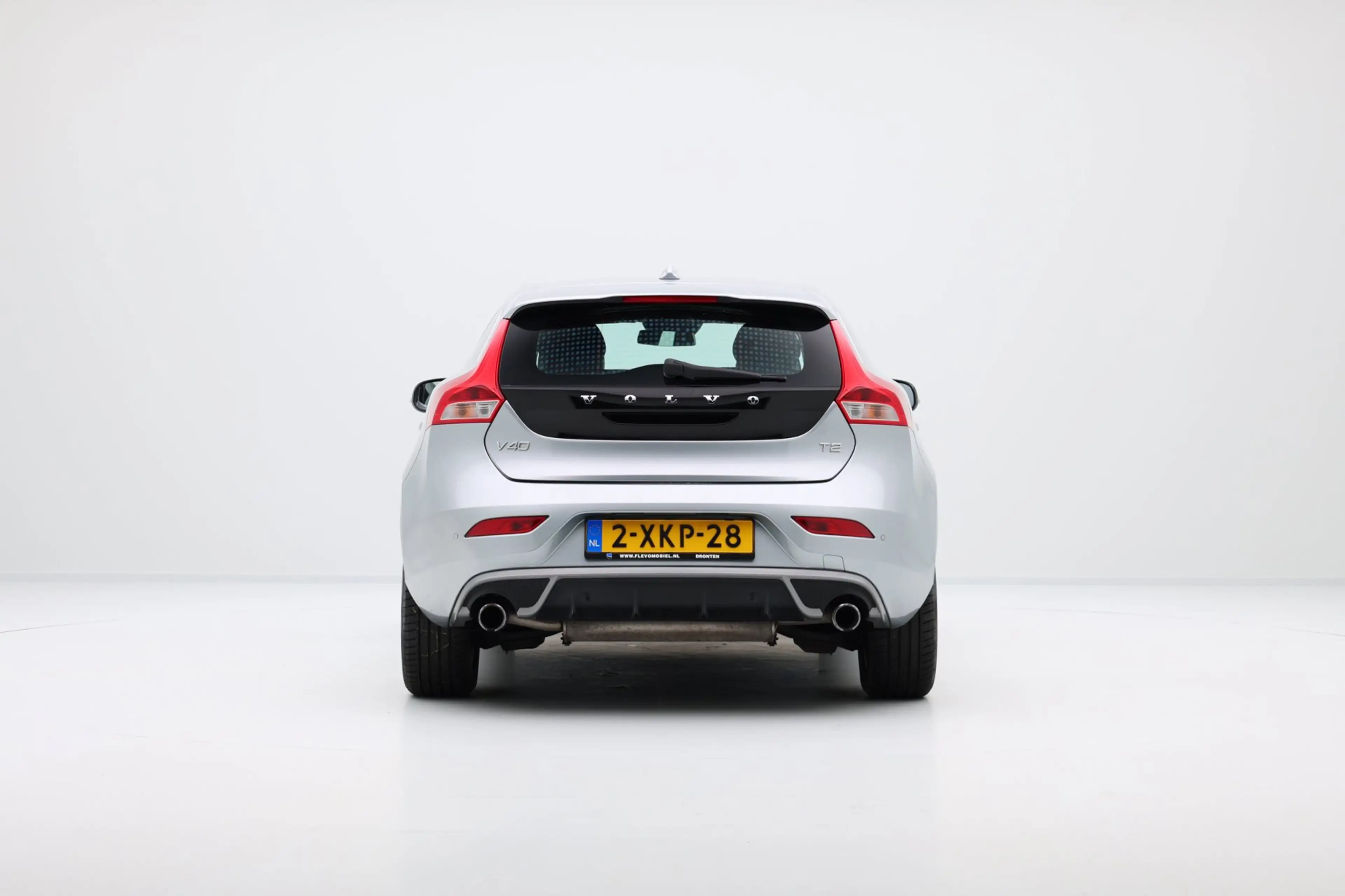 Volvo V40 1.6 T2 R-Design|Navi|PDC|Cruise|LMV — photo 8