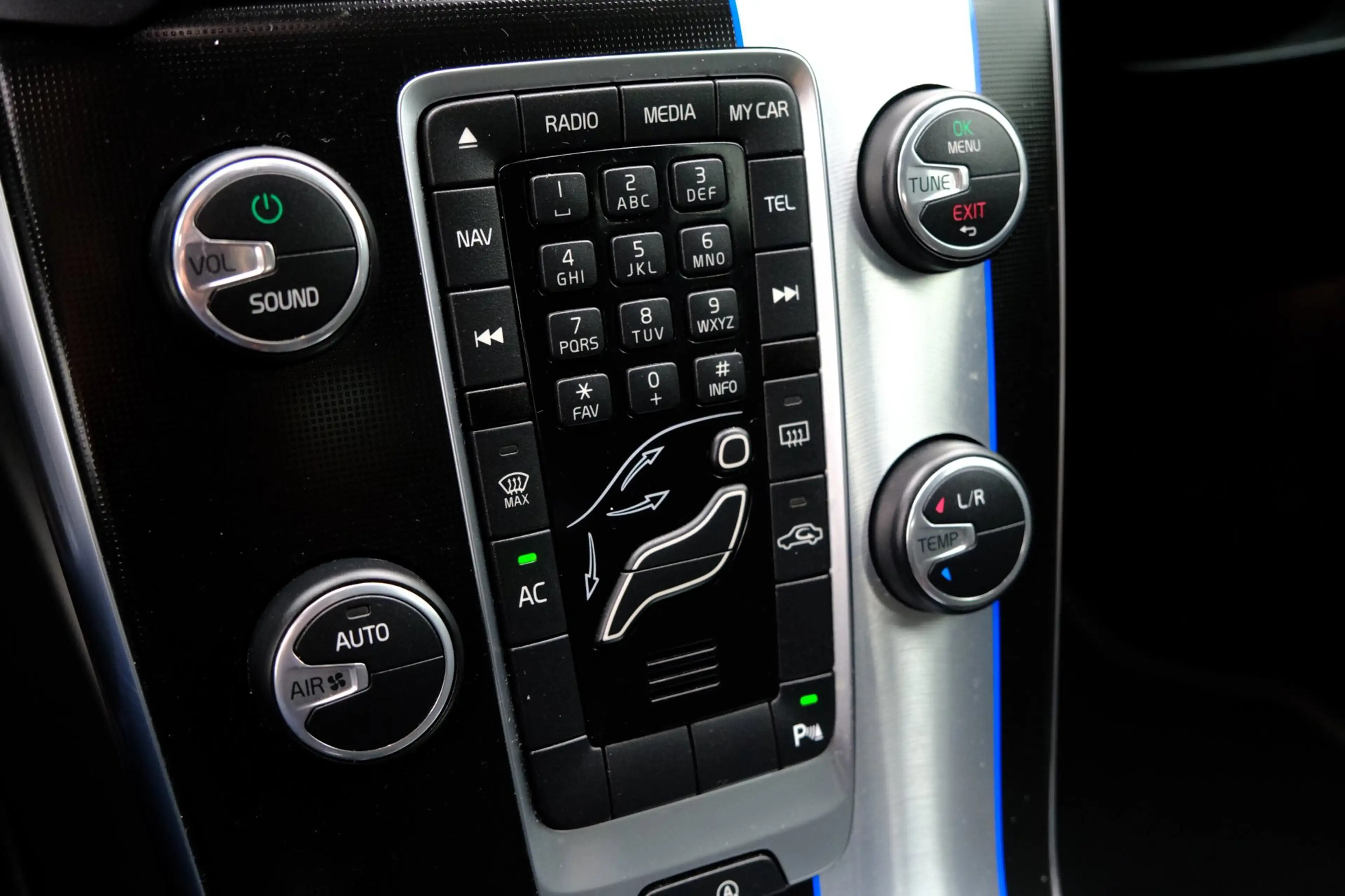 Volvo V40 1.6 T2 R-Design|Navi|PDC|Cruise|LMV — photo 13