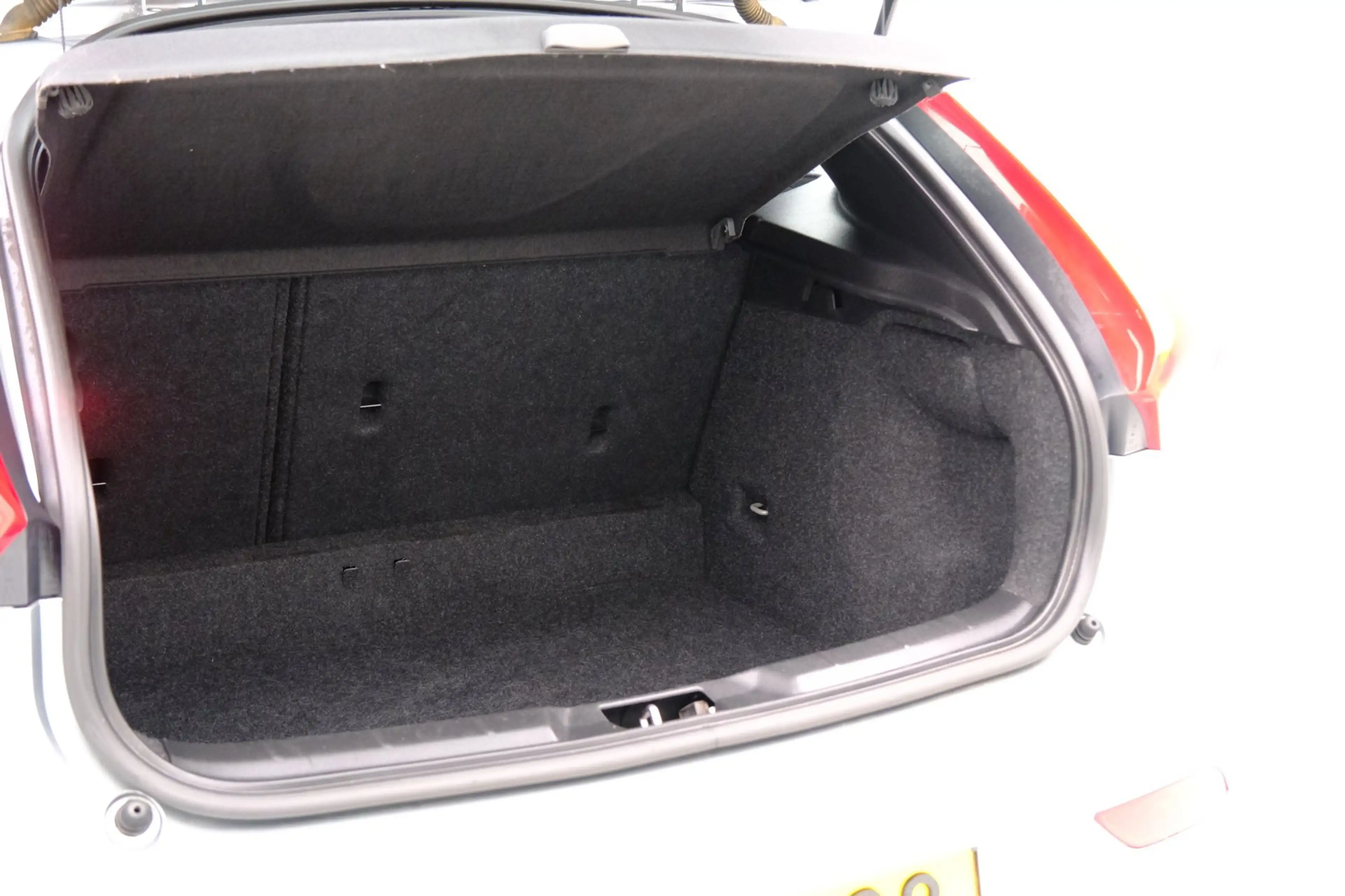 Volvo V40 1.6 T2 R-Design|Navi|PDC|Cruise|LMV — photo 10