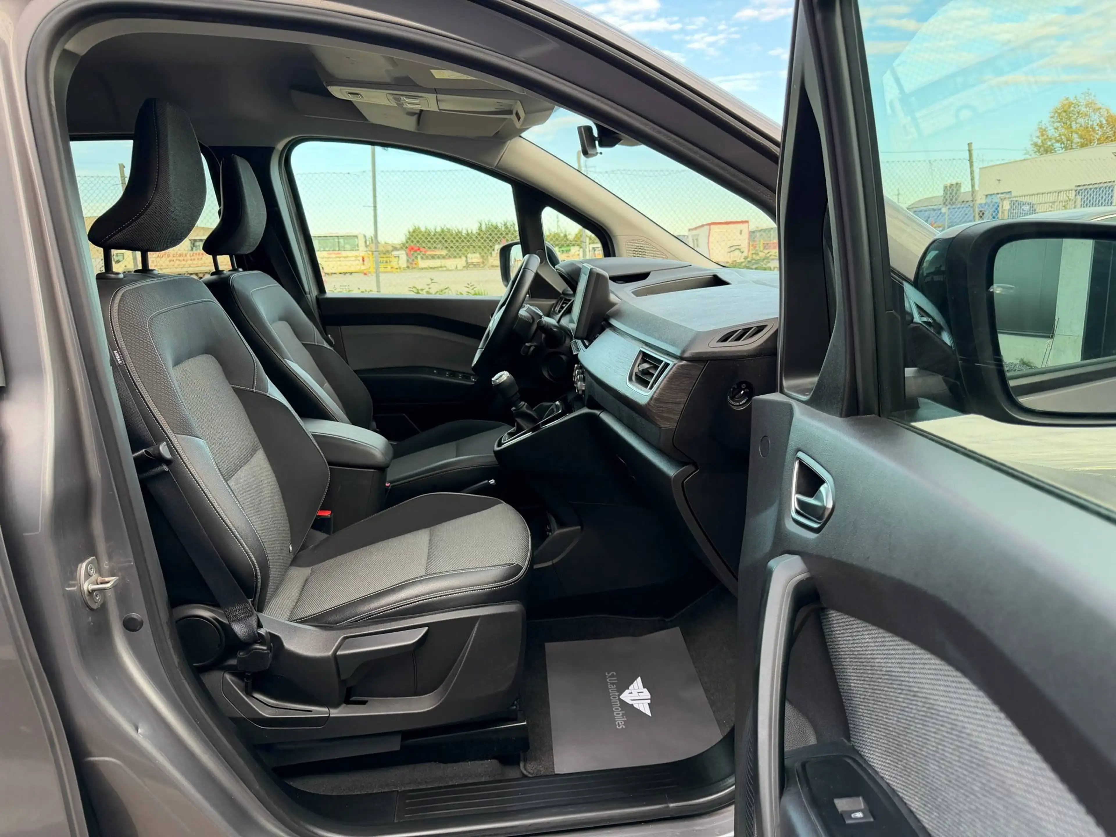 Renault Kangoo 1.3 TCe XTREME FULL LED/Navi/2 Portes Lat./GAR12 Mois — photo 9