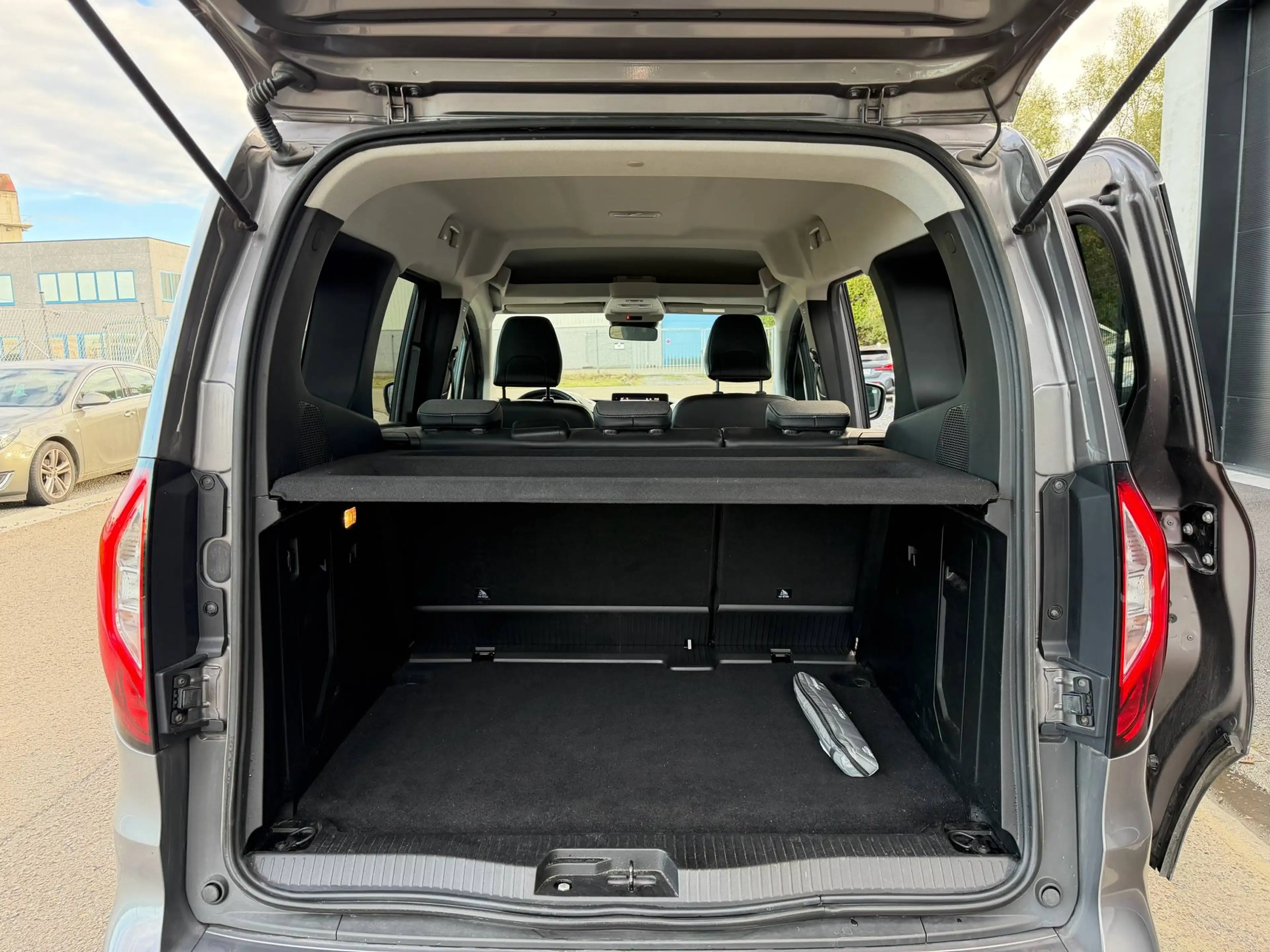 Renault Kangoo 1.3 TCe XTREME FULL LED/Navi/2 Portes Lat./GAR12 Mois — photo 11