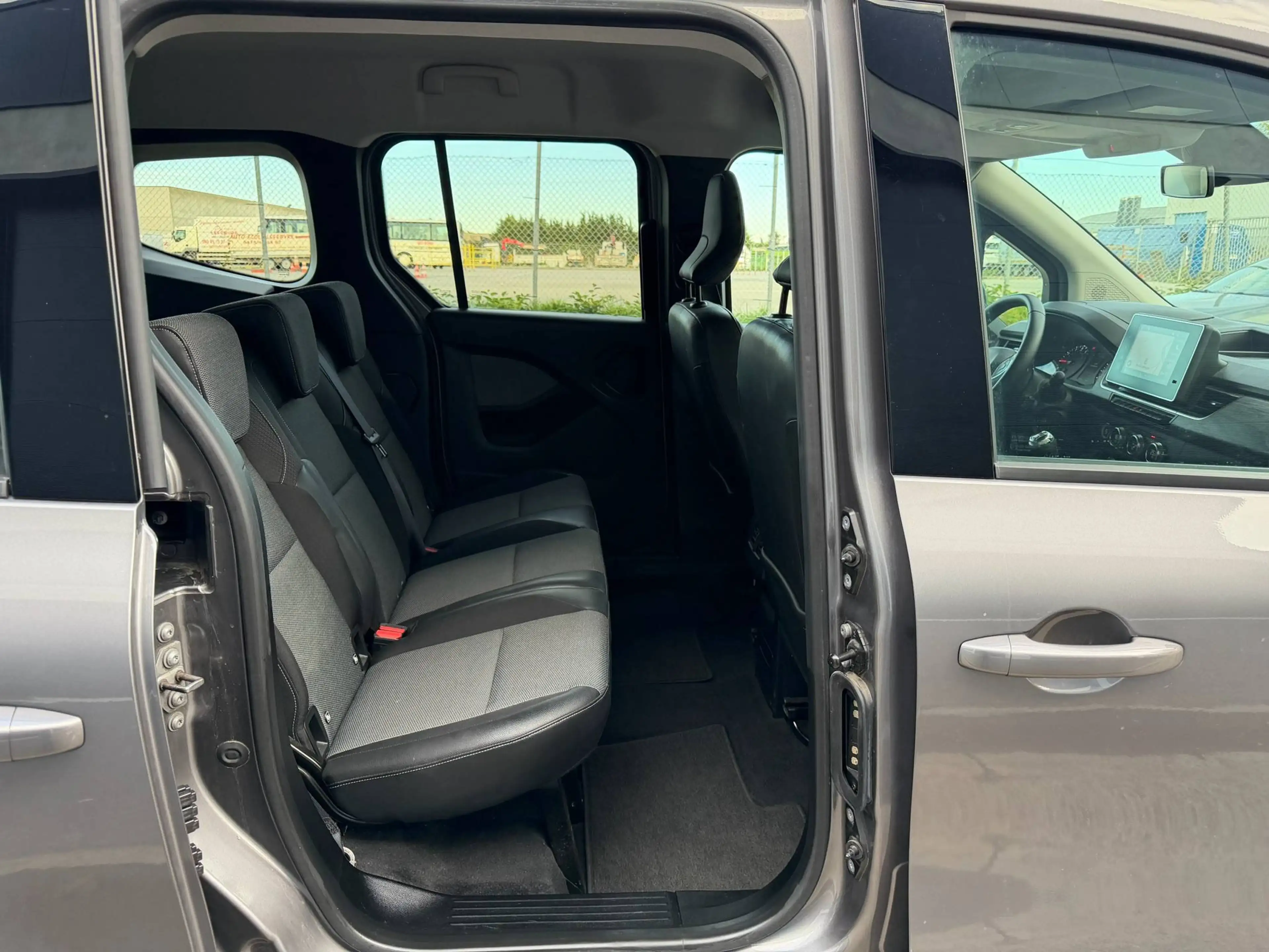 Renault Kangoo 1.3 TCe XTREME FULL LED/Navi/2 Portes Lat./GAR12 Mois — photo 10