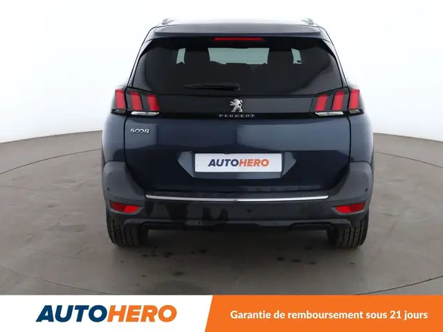 Peugeot 5008 view 5