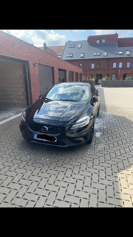 Volvo V40 2019 из Европы — купить под ключ