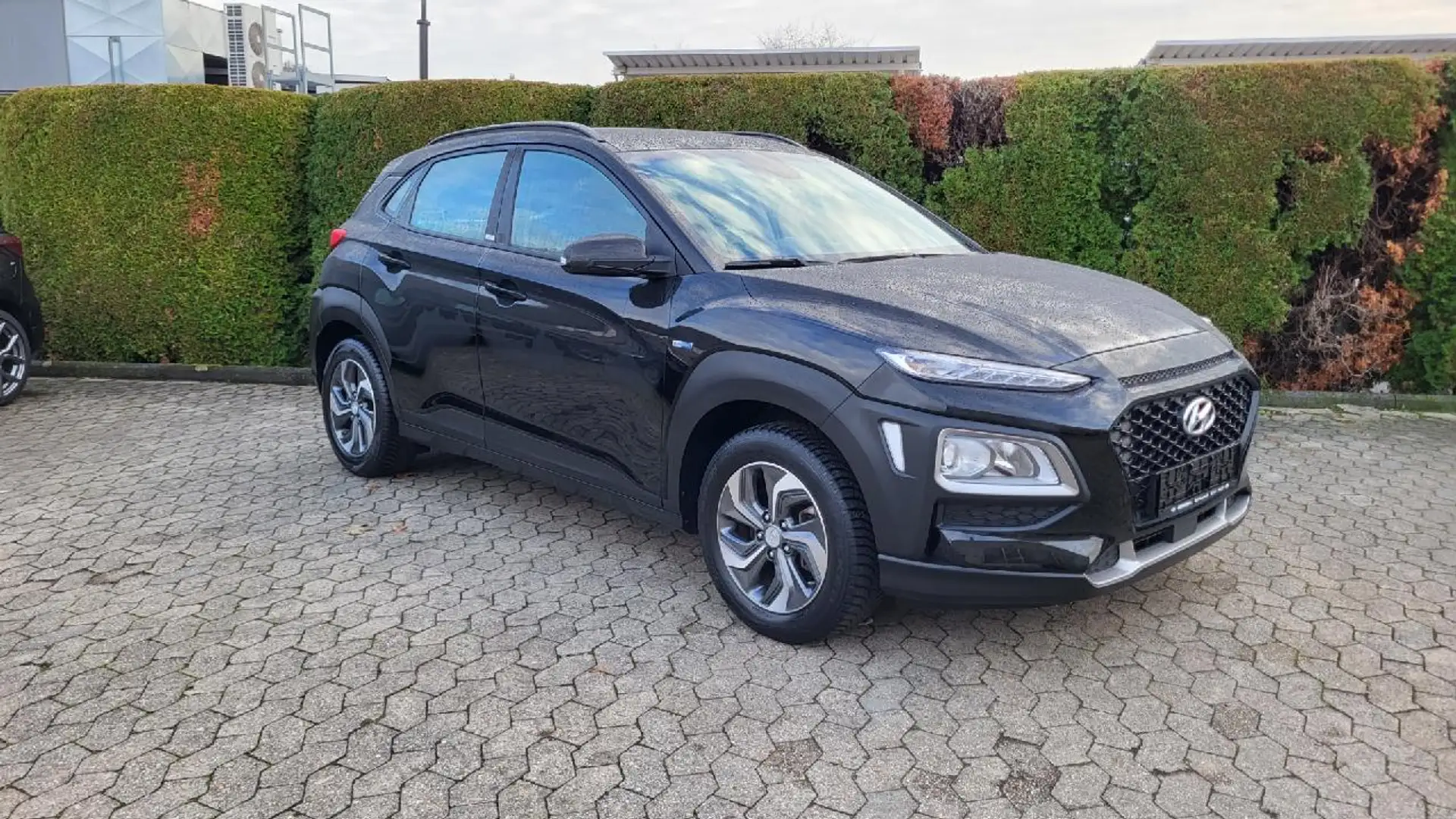 Hyundai KONA Trend Hybrid 2WD Schwarz - 1