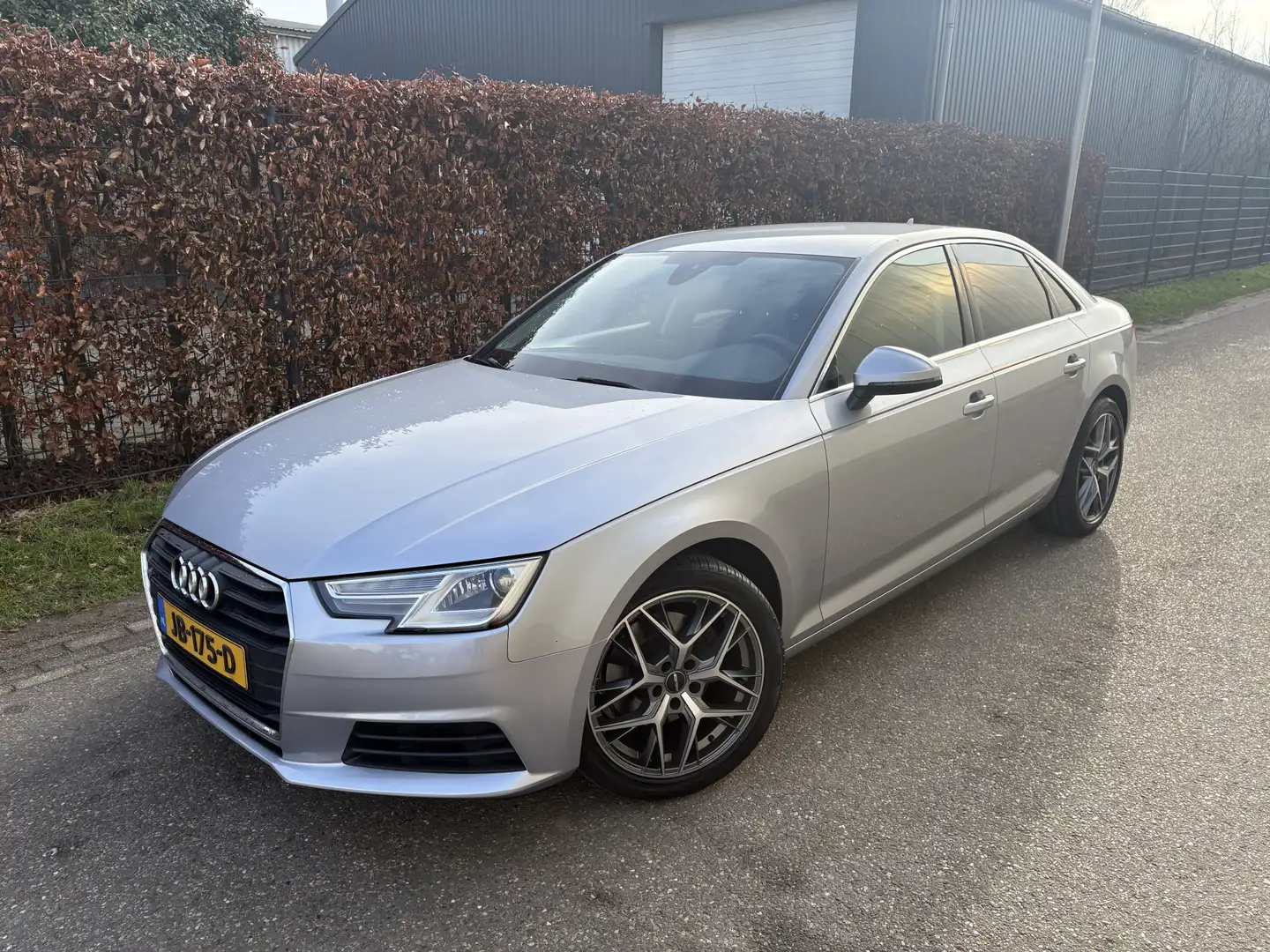 Audi A4 Limousine 1.4 TFSI Pro Line / AUTOMAAT / NAVI / CR Gris - 2