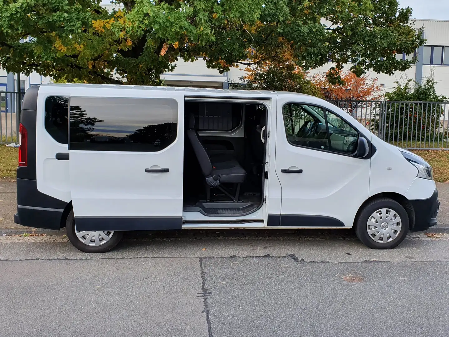 Renault Trafic H1 L 2 ENERGY dCi 125 Combi Expression Biały - 1