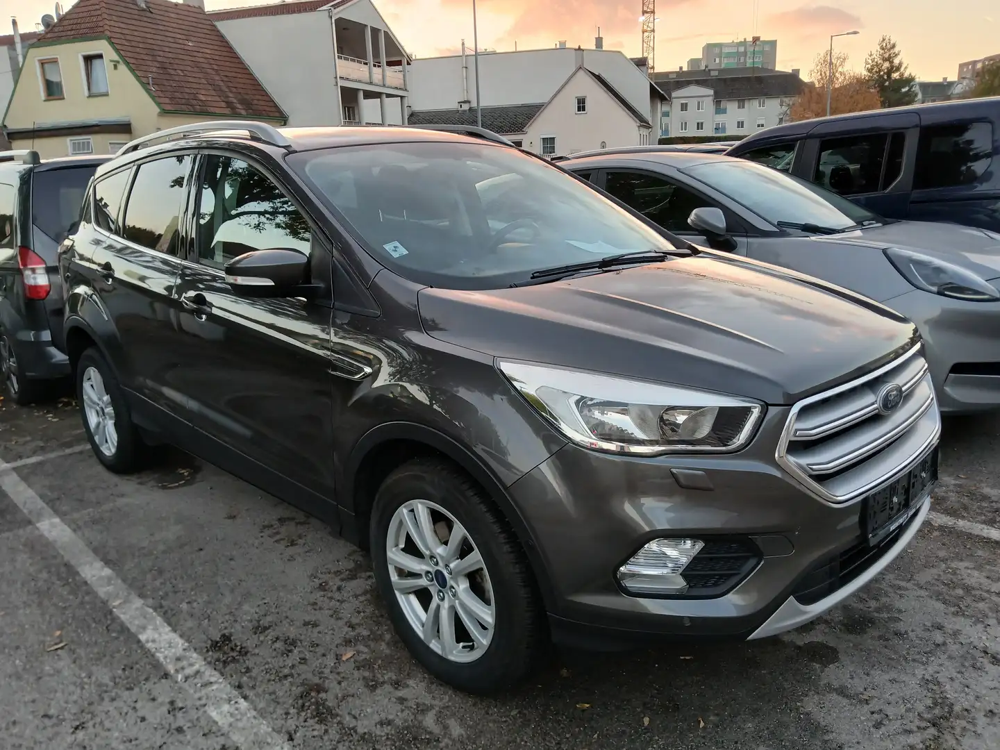 Ford Kuga 1,5 EcoBoost Trend Start/Stop Grau - 1