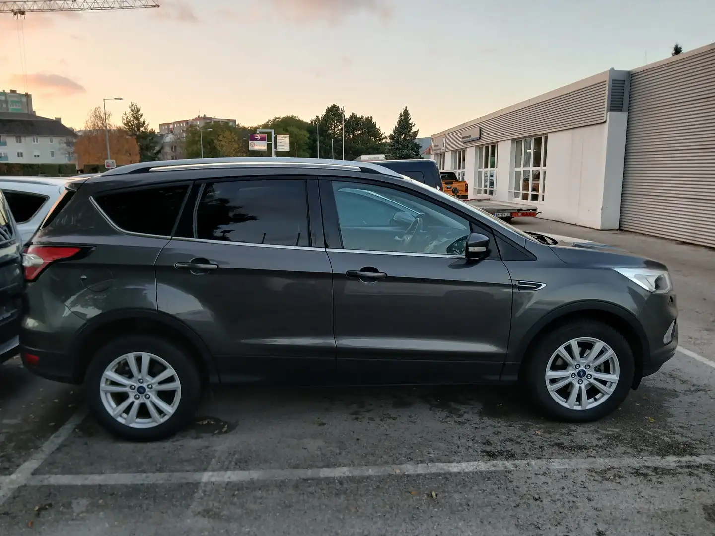 Ford Kuga 1,5 EcoBoost Trend Start/Stop Grau - 2
