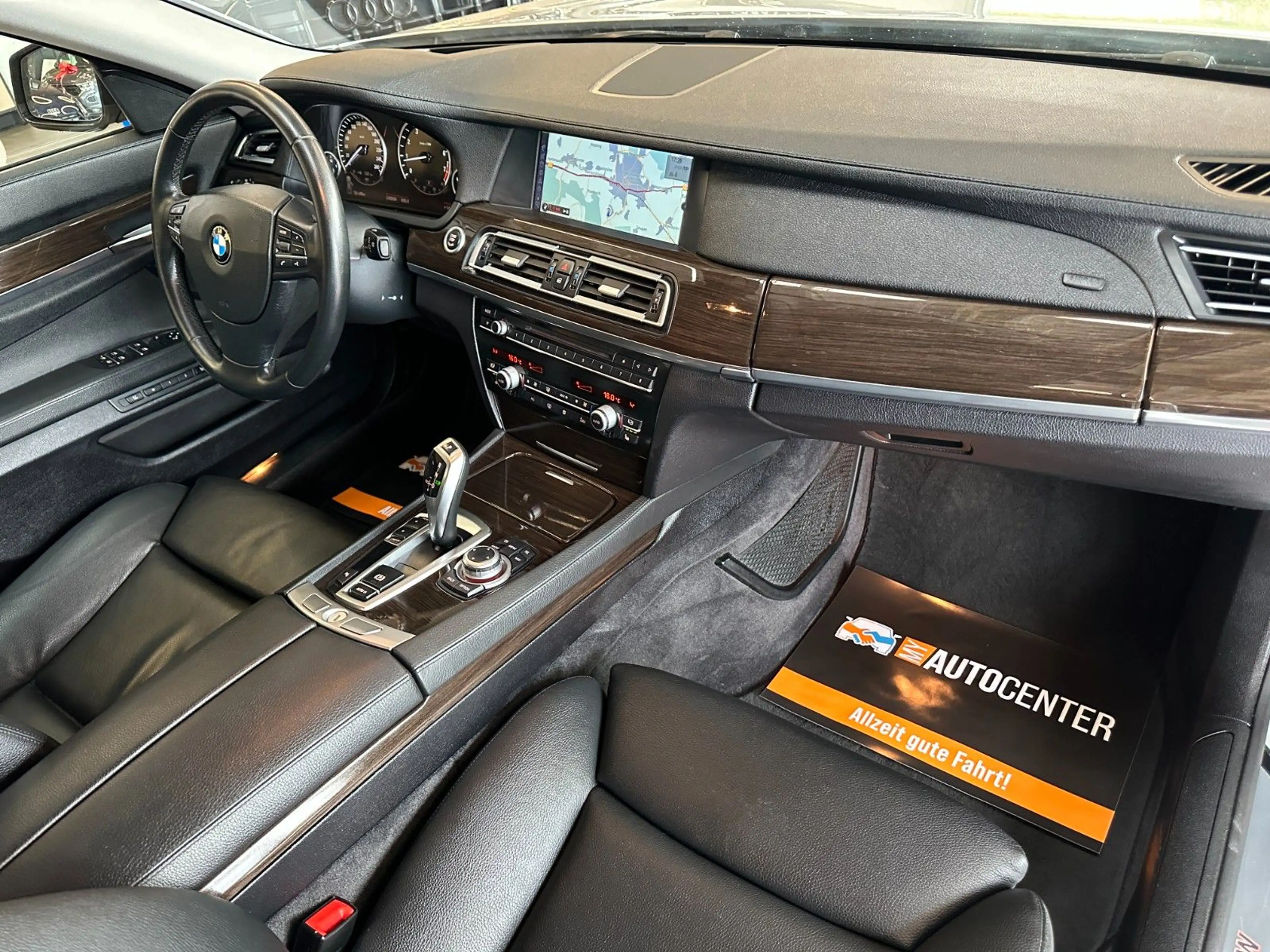 BMW 750 i *TÜV 12/26*Head UP*PDC*Standh* — photo 9