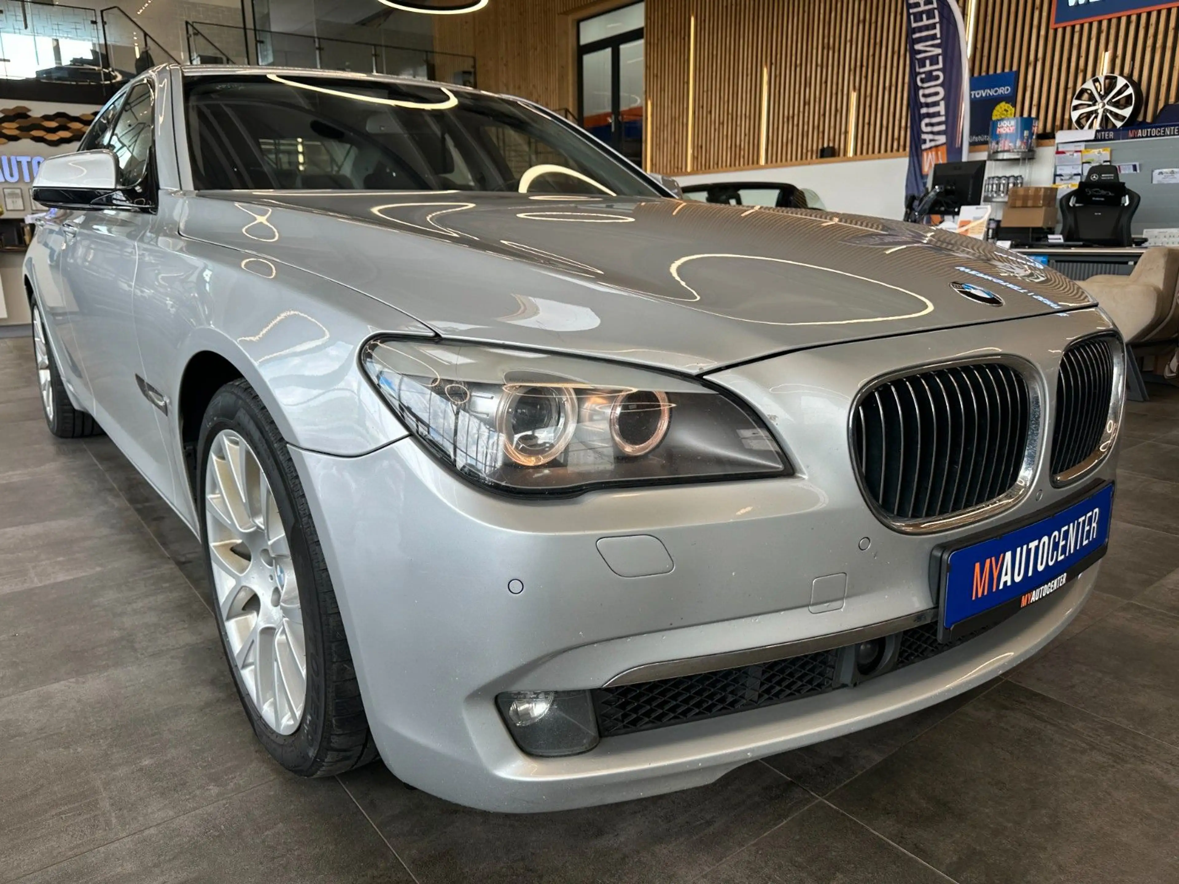 BMW 750 i *TÜV 12/26*Head UP*PDC*Standh* — photo 3