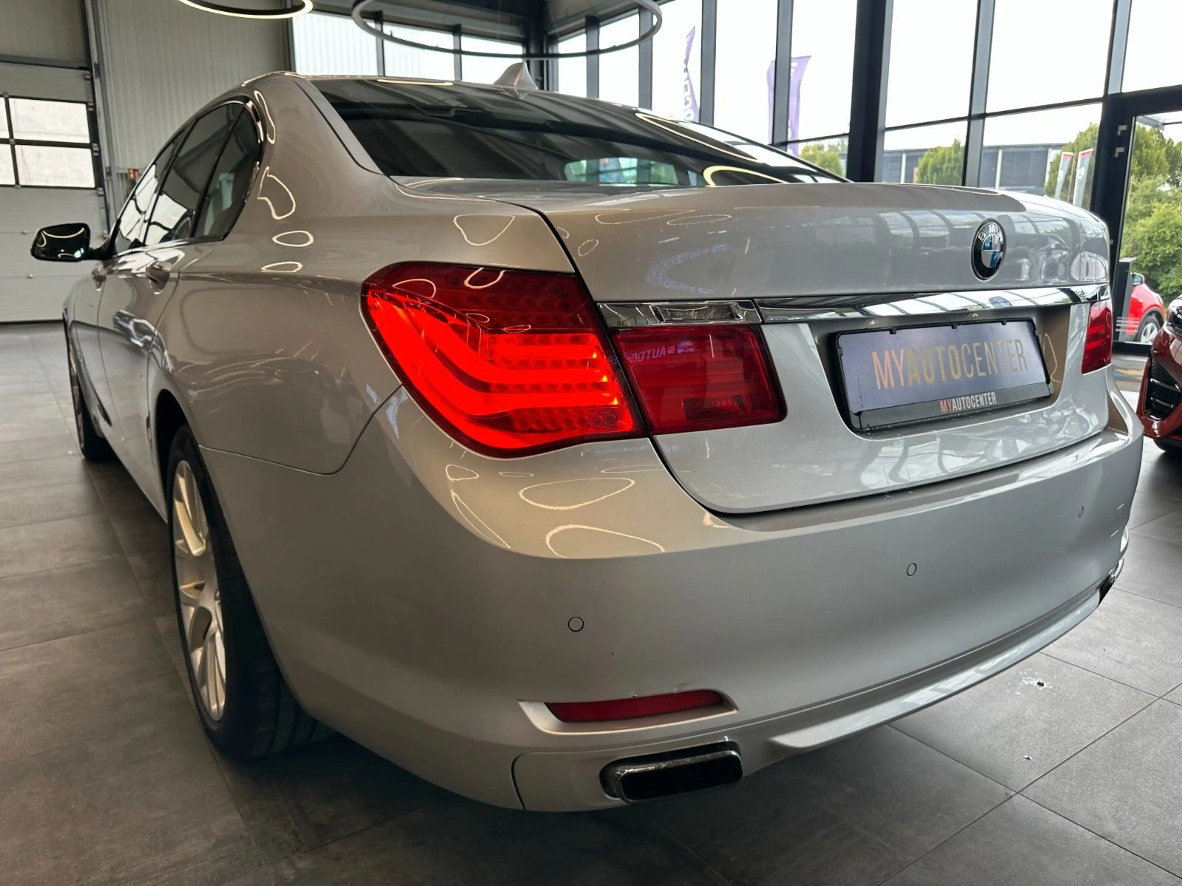 BMW 750 i *TÜV 12/26*Head UP*PDC*Standh* — photo 5