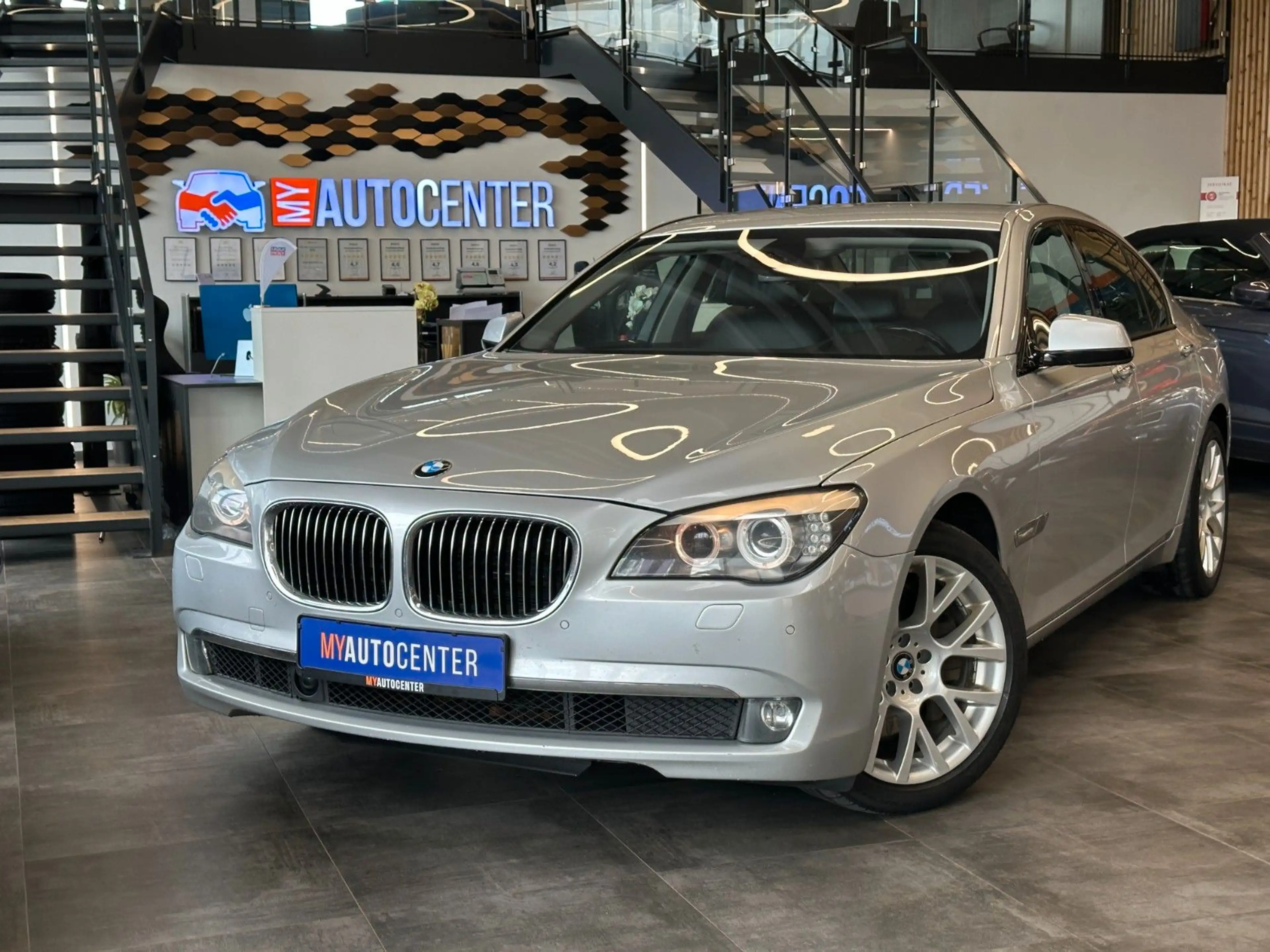 BMW 750 i *TÜV 12/26*Head UP*PDC*Standh*