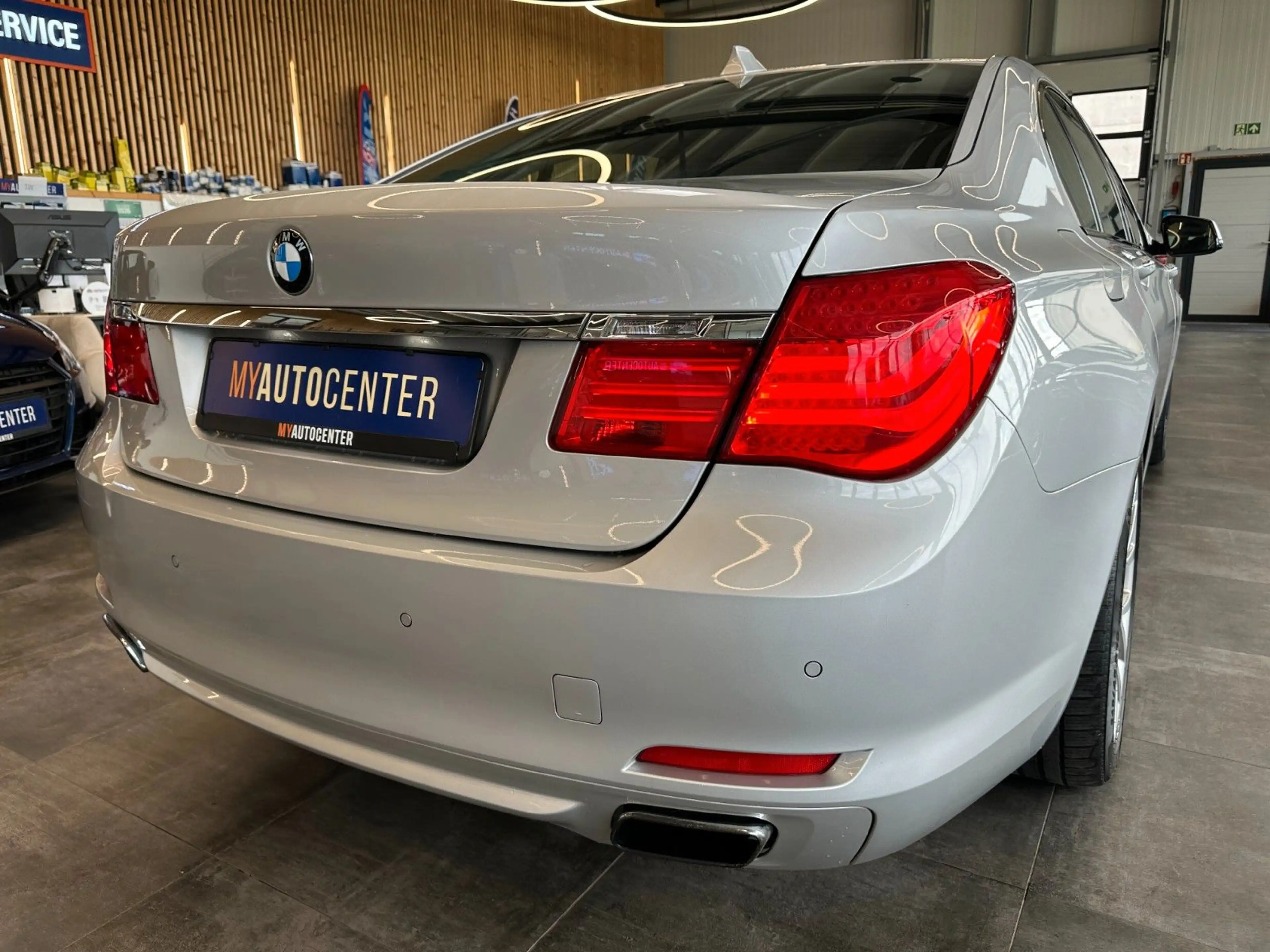 BMW 750 i *TÜV 12/26*Head UP*PDC*Standh* — photo 2