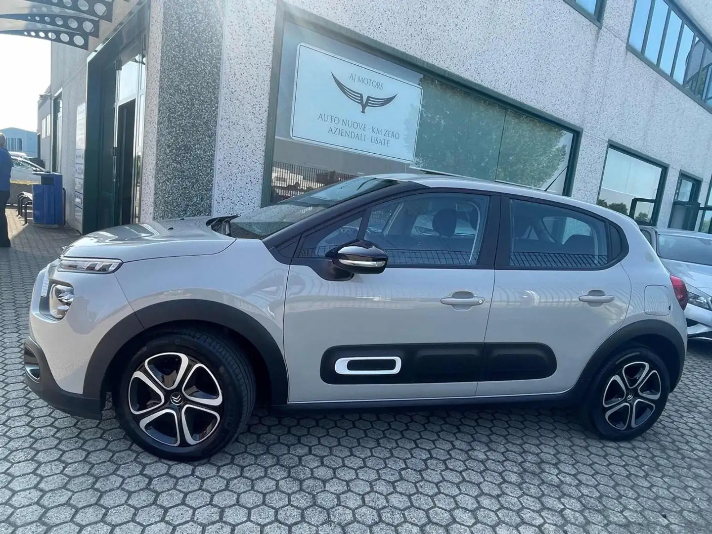 Citroen C3 PureTech 83 S&S Plus Navig. 149€-NO VINC.FINANZI Beige - 2