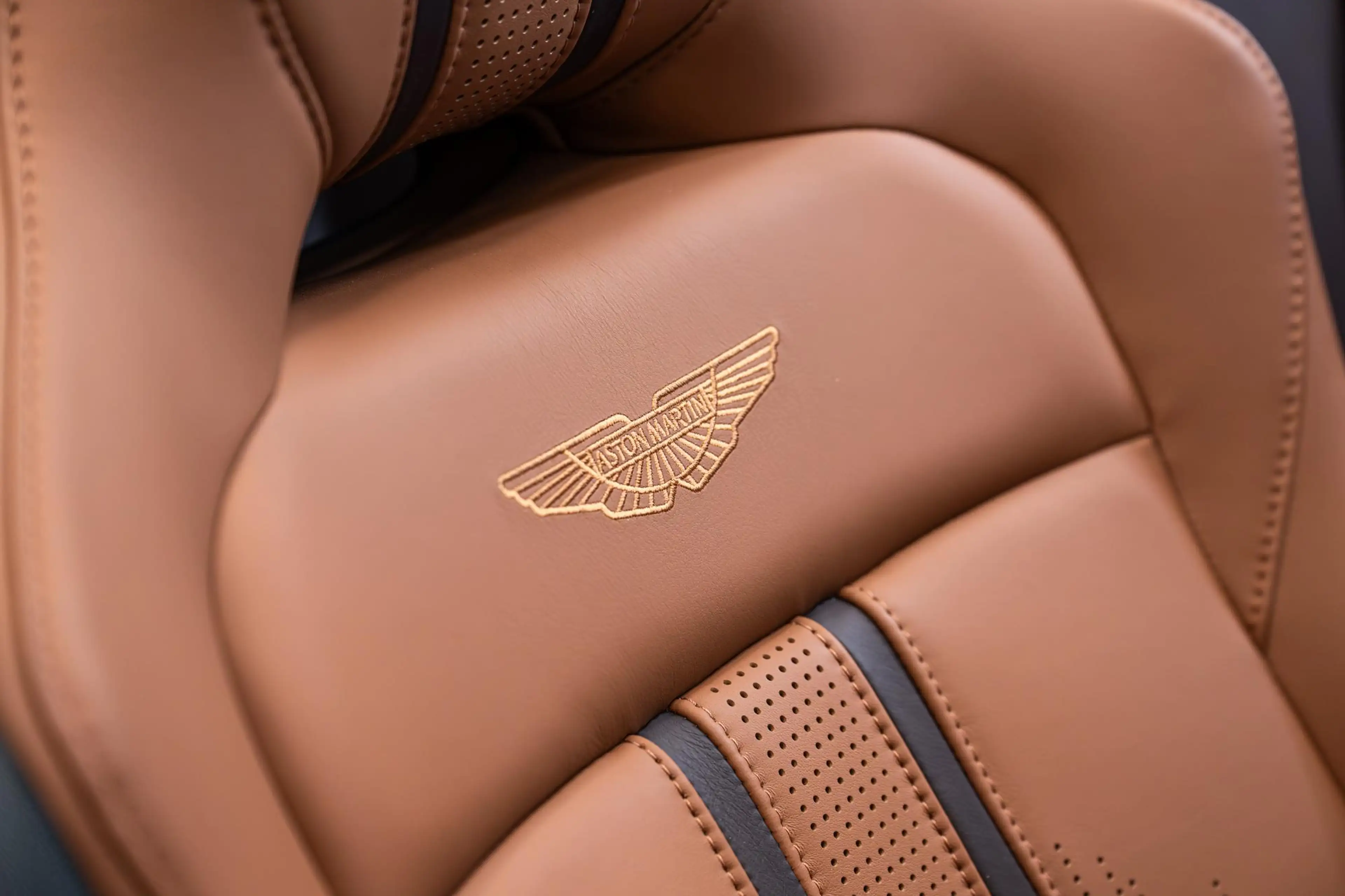 Aston Martin Vantage Roadster | 1e Eigenaar | NL Auto | Incl BPM | — photo 14