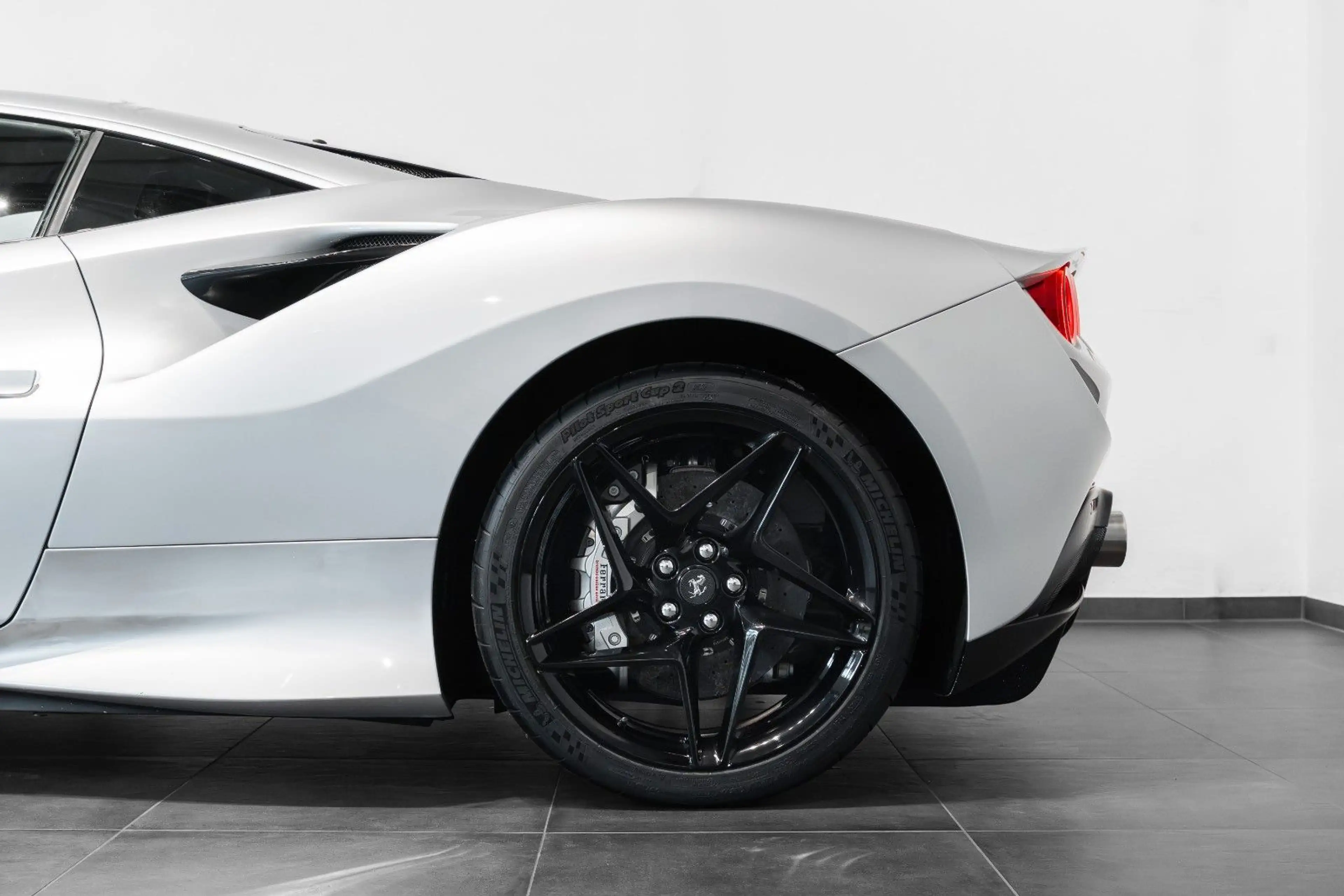 Ferrari F8 Tributo Coupé Lift Carbon PPF JBL — photo 12