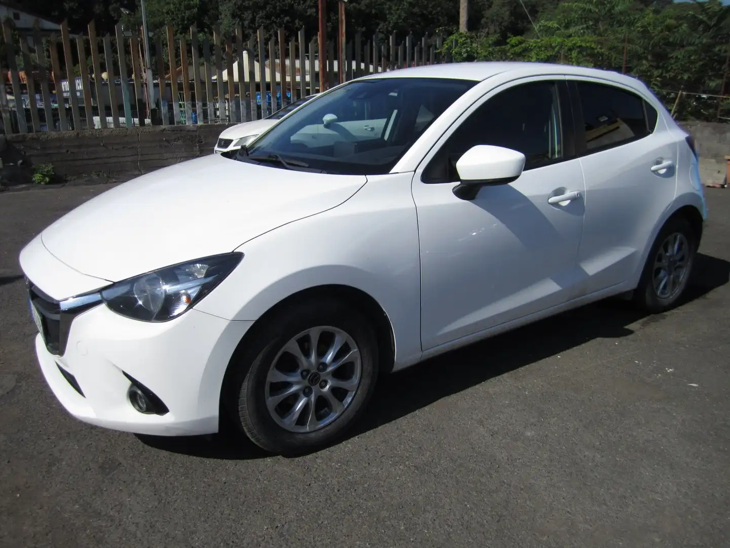 Mazda 2 2 III 2015 1.5d Evolve 105cv Bianco - 1