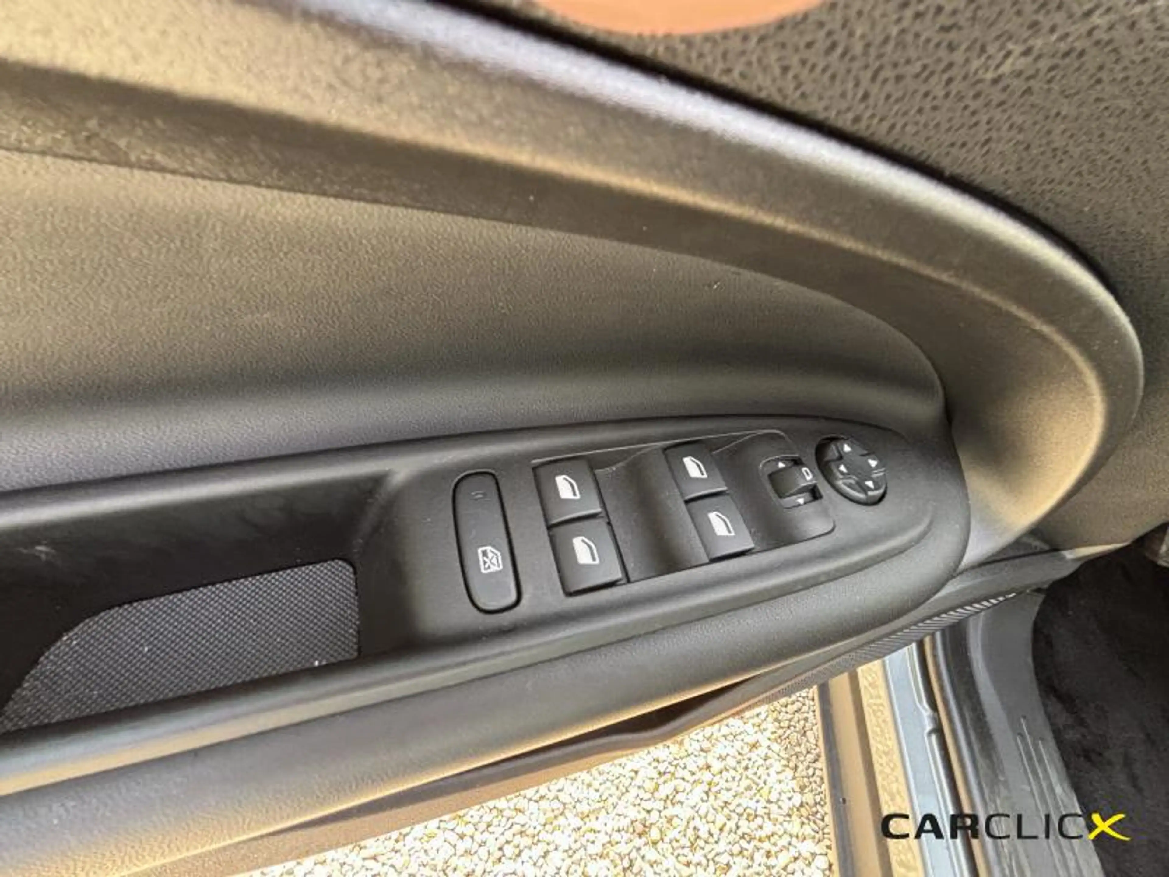 Jeep Avenger Altitude — photo 14