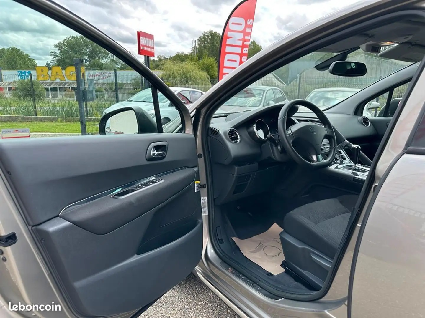 Peugeot 3008 1.6 Hdi 110Ch Premium Beige - 2