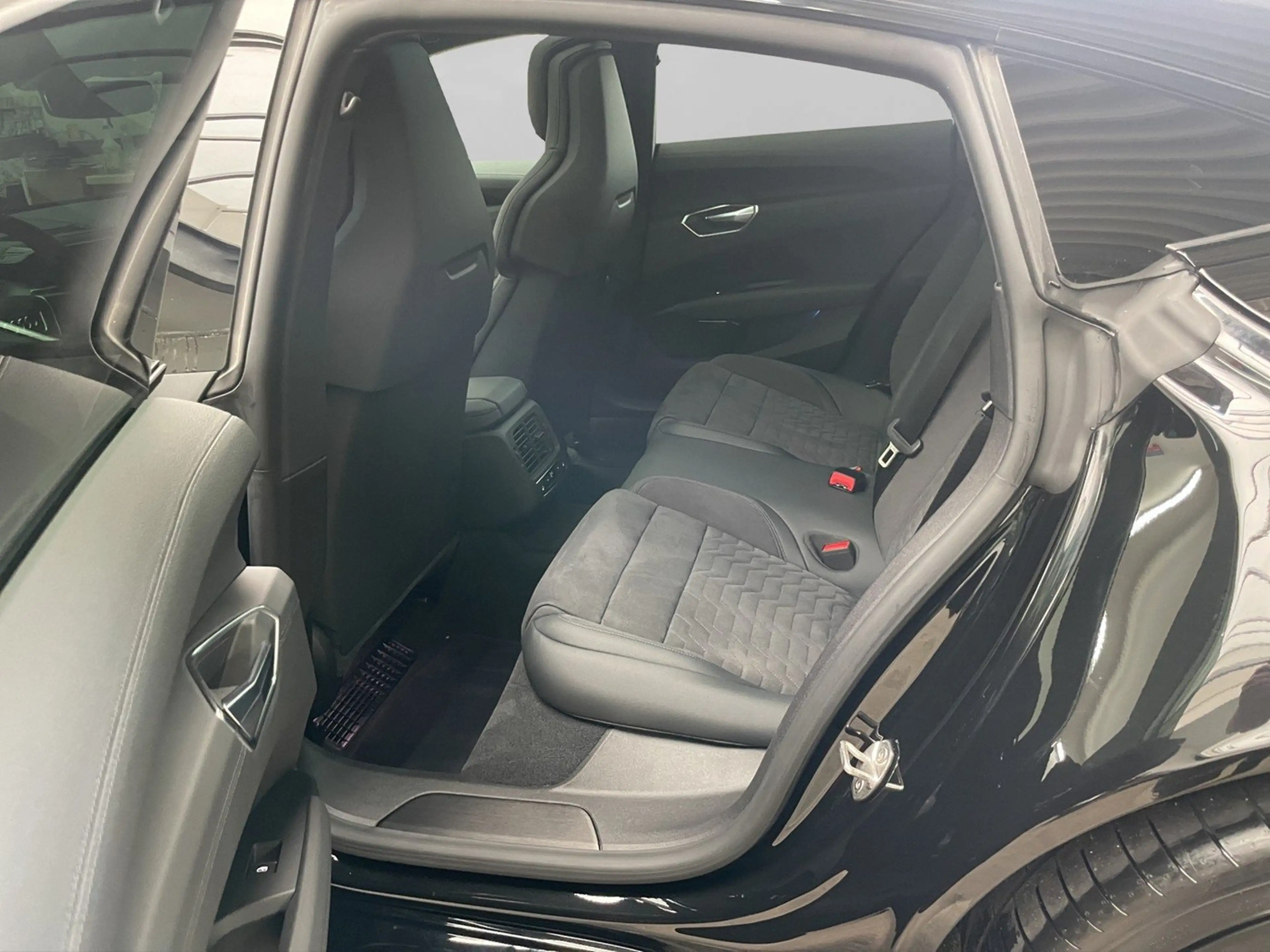 Audi e-tron GT quattro RFK SHZ MATRIX PANO B&O — photo 10