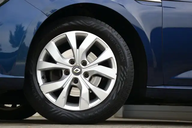 Renault Megane view 5