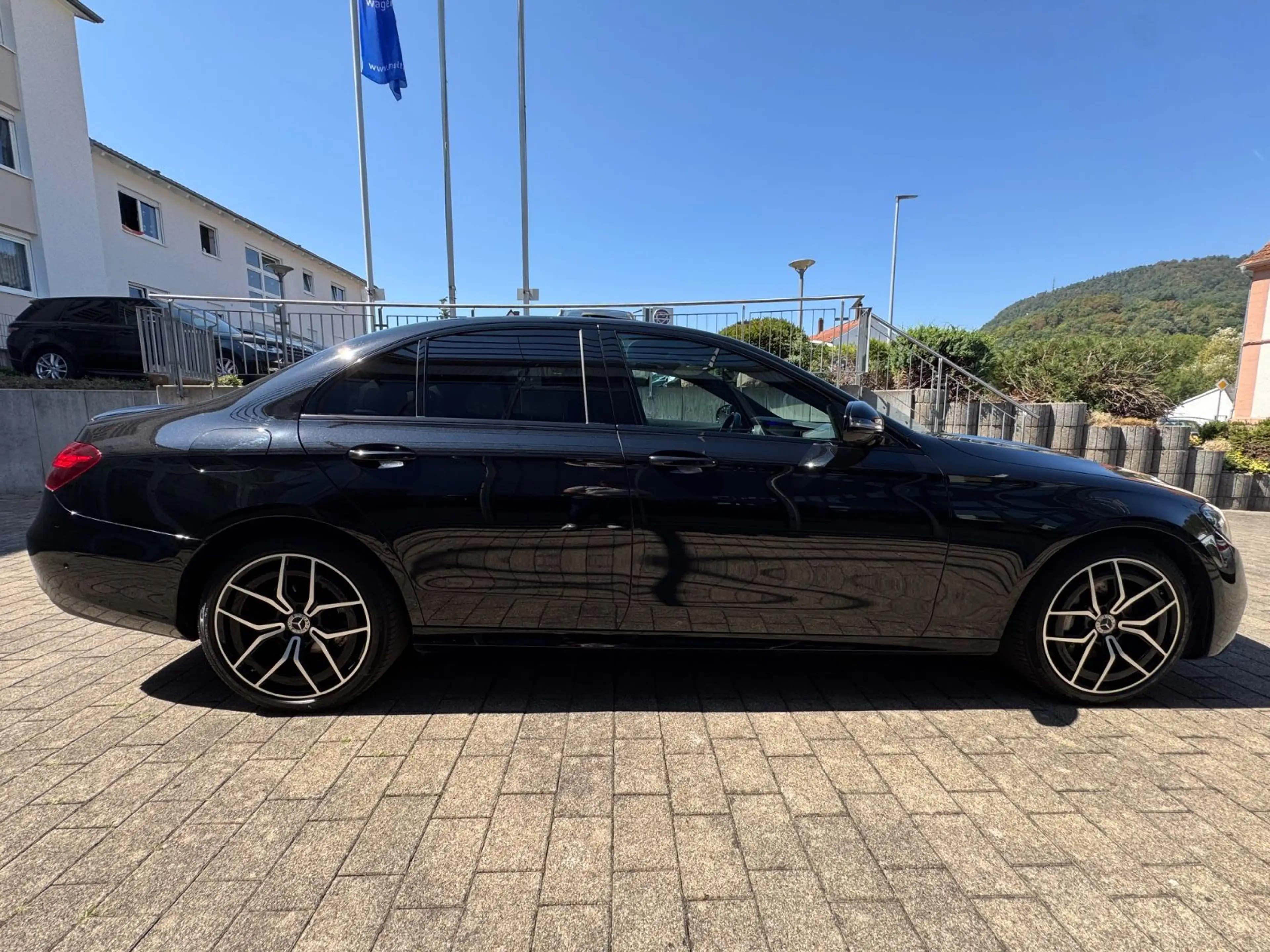 Mercedes-Benz E 400 E400d Limousine 4Matic+AMG+AHK+MultiB.+360 — photo 7
