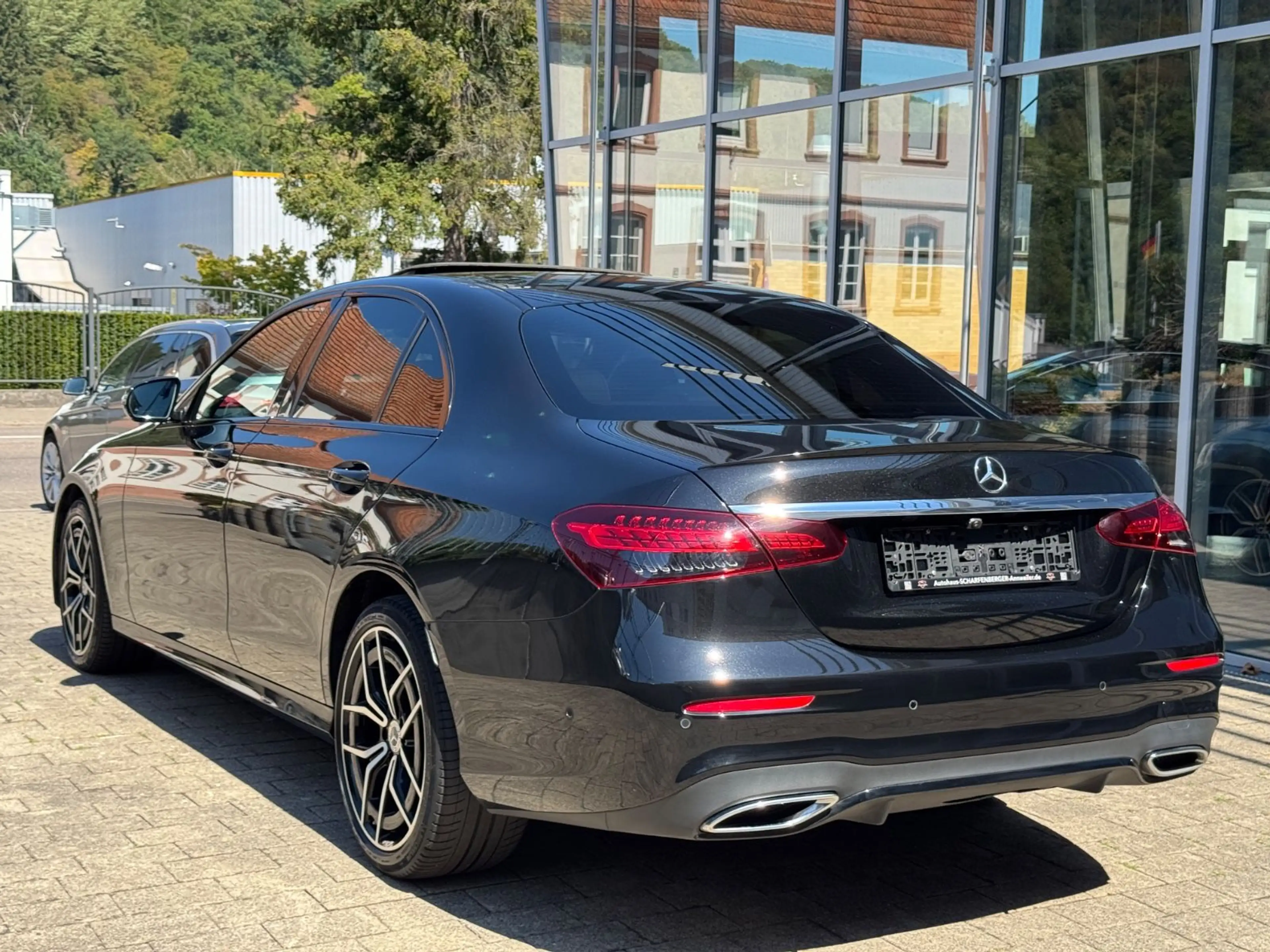 Mercedes-Benz E 400 E400d Limousine 4Matic+AMG+AHK+MultiB.+360 — photo 11