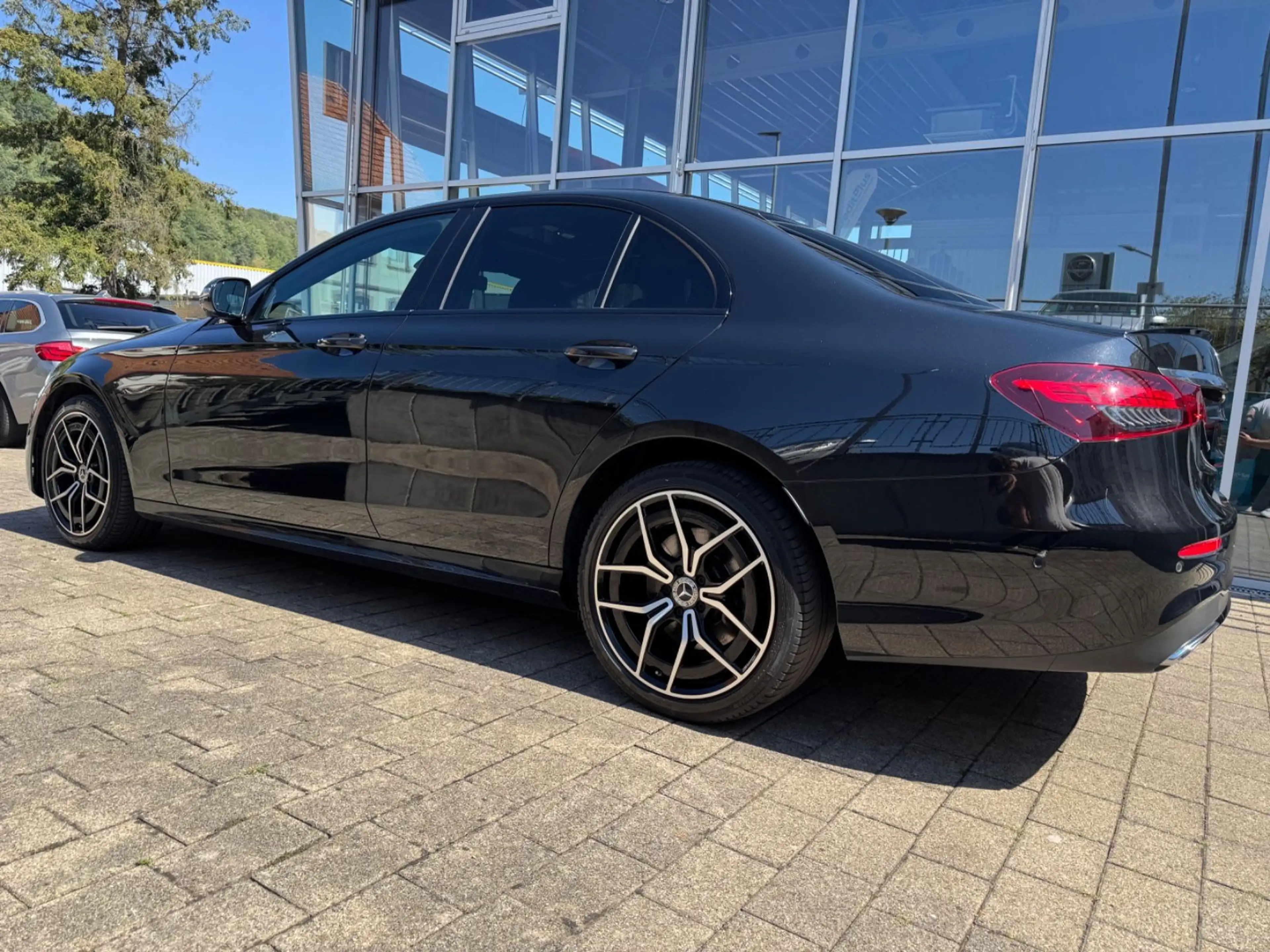 Mercedes-Benz E 400 E400d Limousine 4Matic+AMG+AHK+MultiB.+360 — photo 12