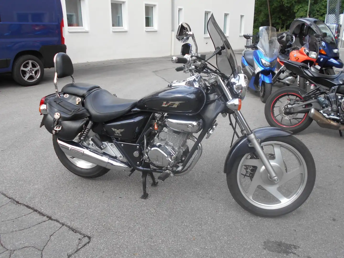Daelim VT 125 MIt Windschild und Taschen Noir - 2