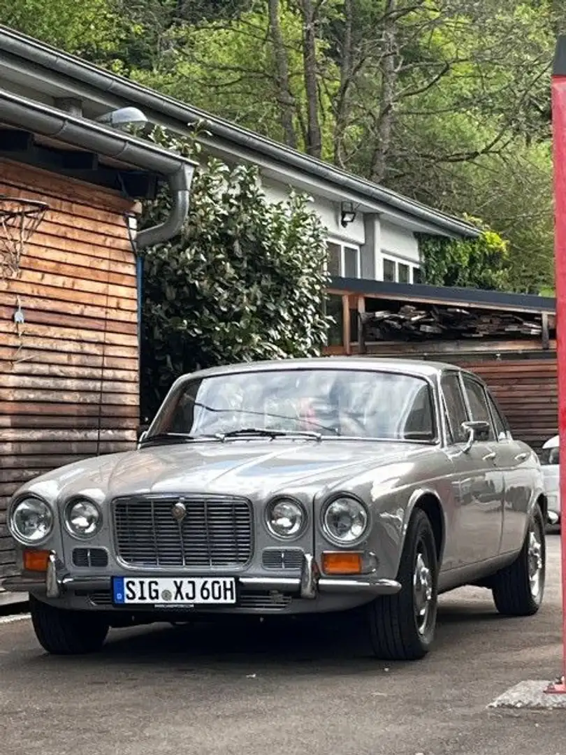 Jaguar XJ6 Šedá - 2