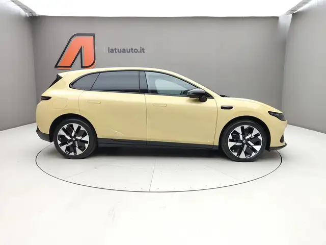 Leapmotor B05 view 8