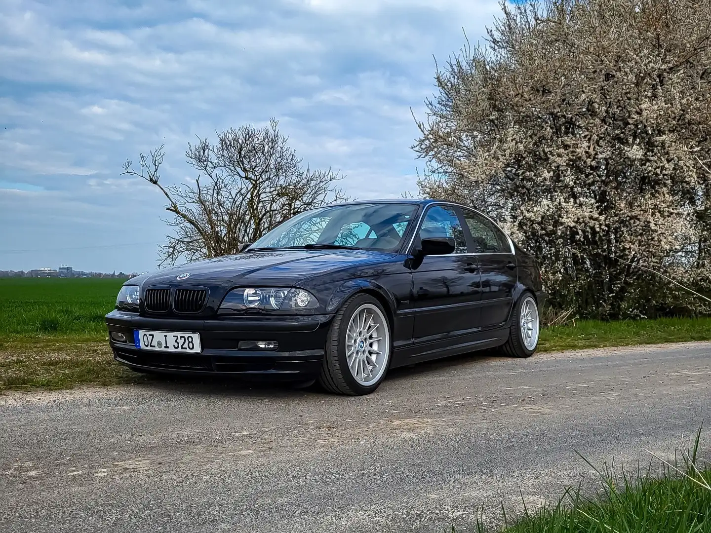 BMW 328 328i Schwarz - 1