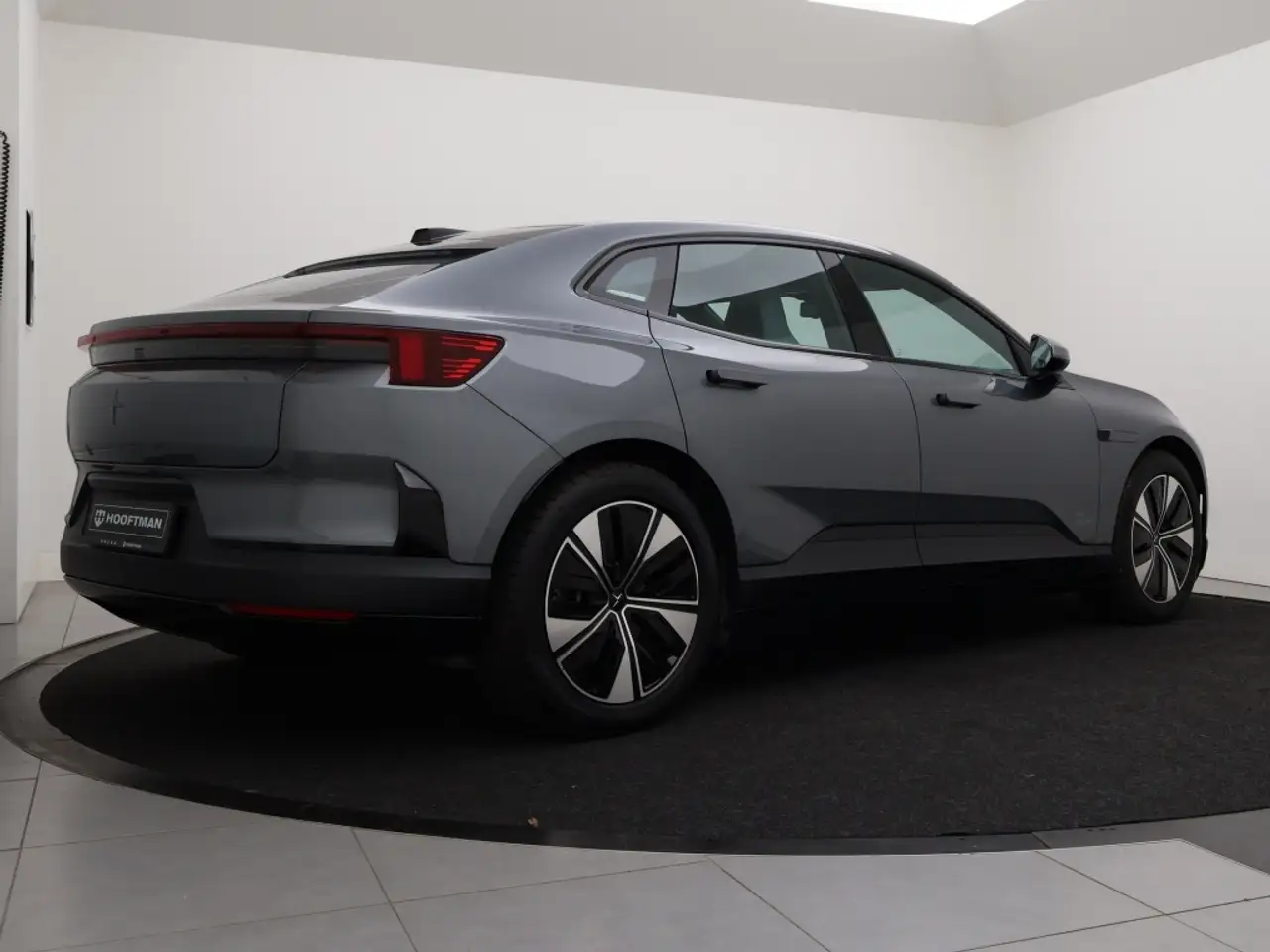 Polestar 4 2025