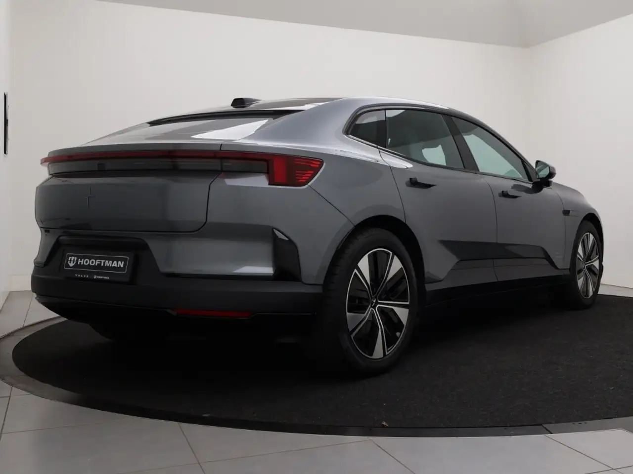 Polestar 4 2025