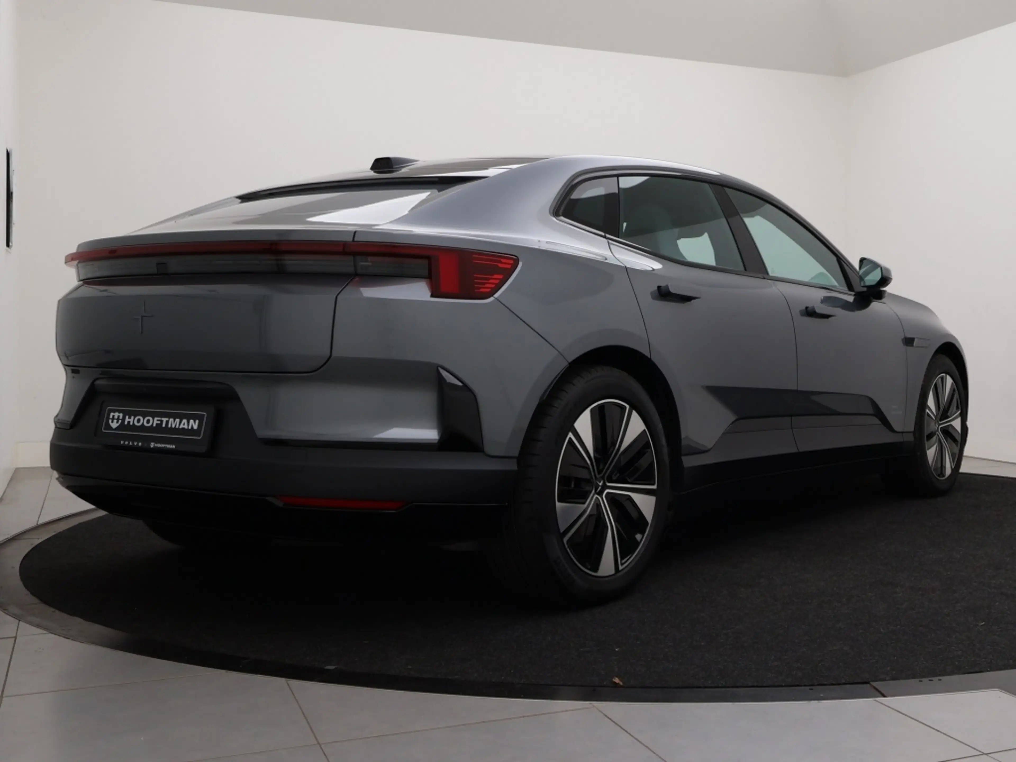 Polestar 4 LONG RANGE DUAL MOTOR PILOT PLUS PACK HARMAN KARDO — photo 4