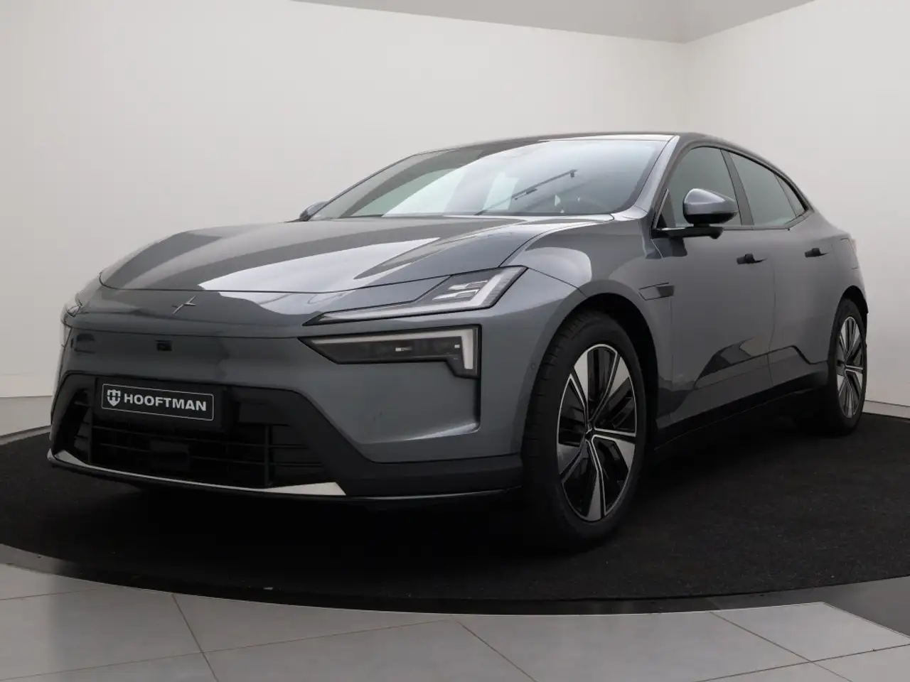 Polestar 4 2025