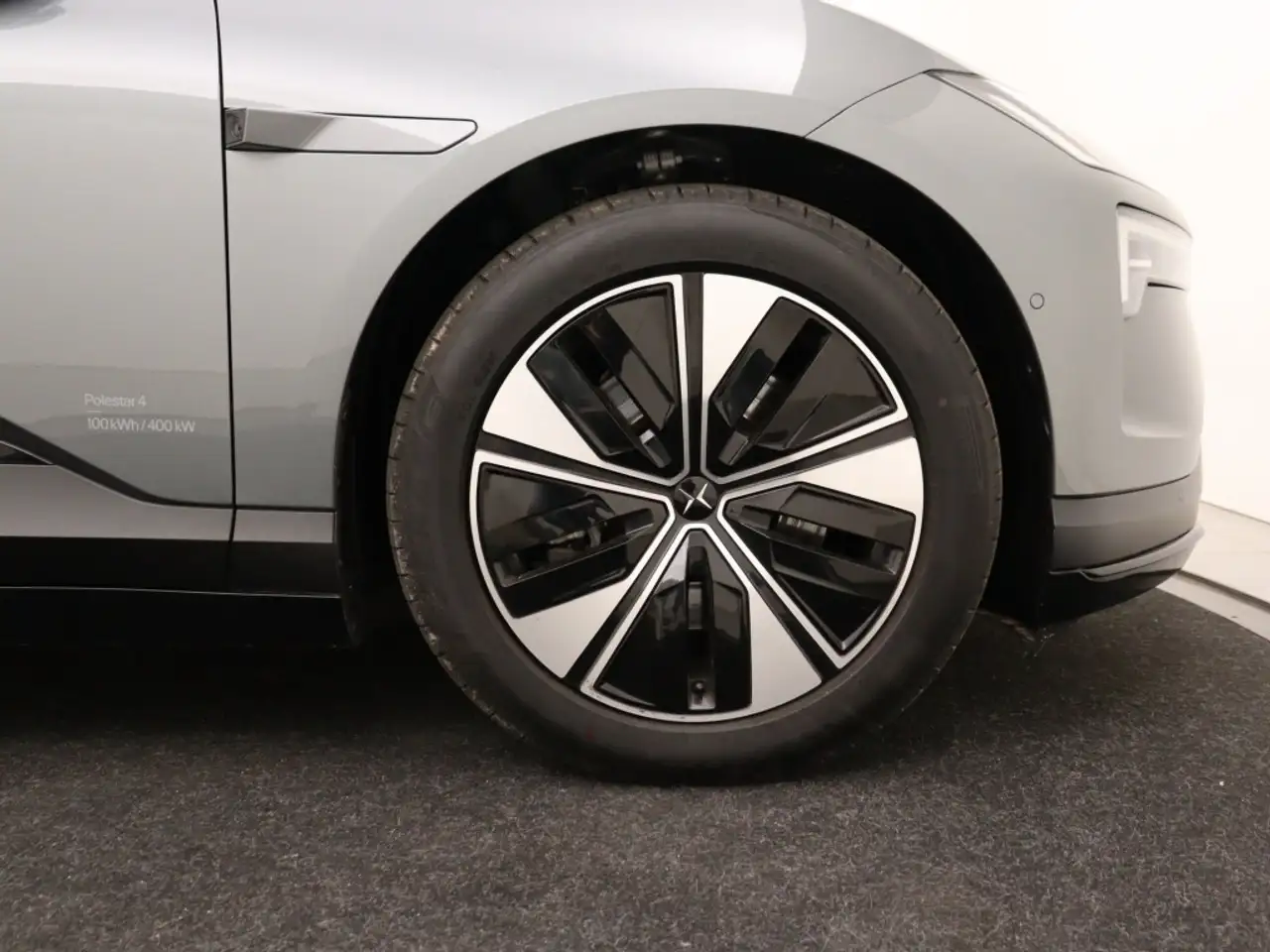 Polestar 4 2025