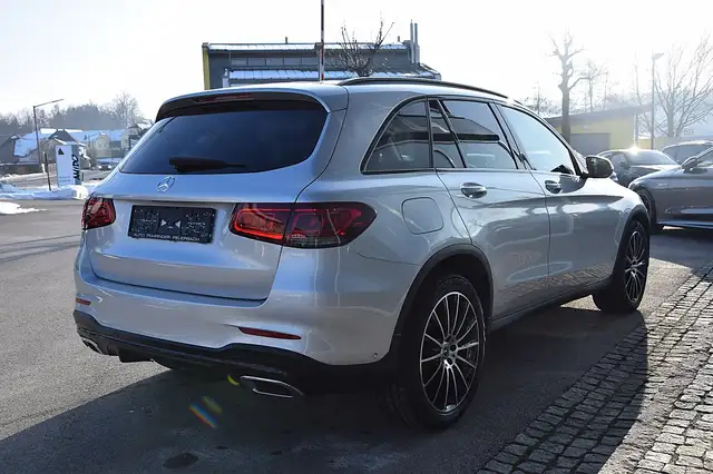 Mercedes-Benz GLC view 3