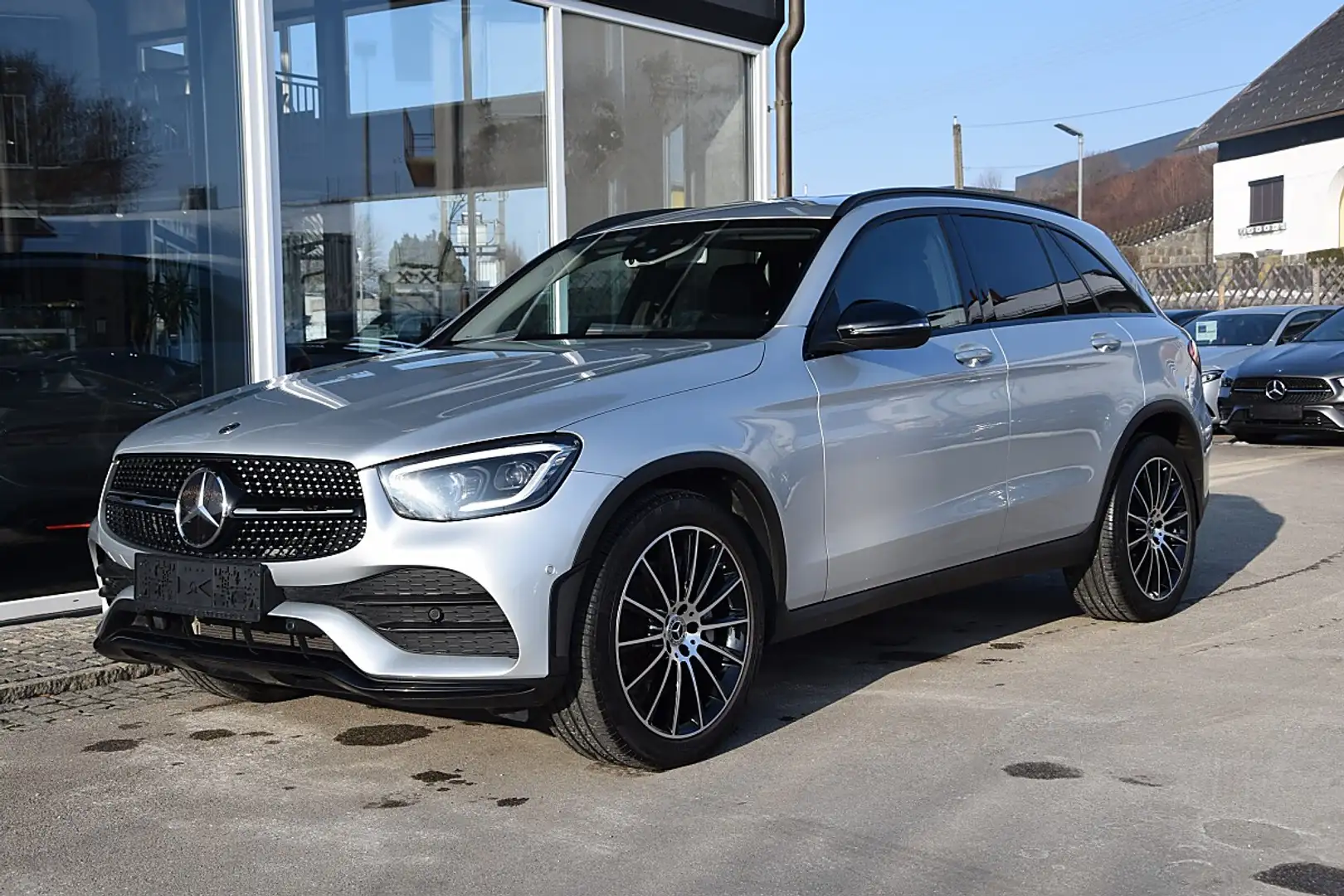 Mercedes-Benz GLC 300 d 4MATIC Aut. *AMG-Line* Silber - 2