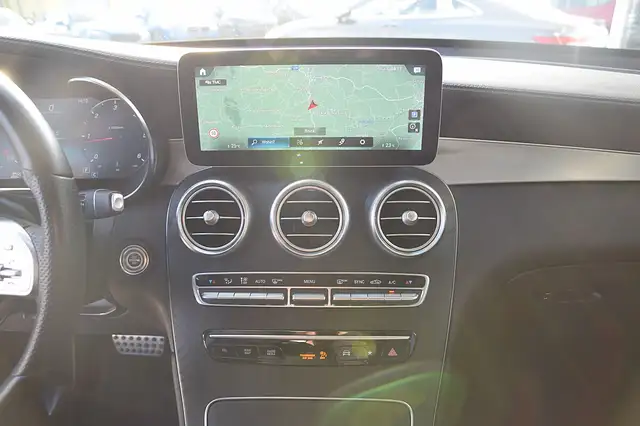 Mercedes-Benz GLC view 9