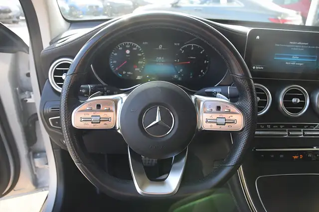 Mercedes-Benz GLC view 7