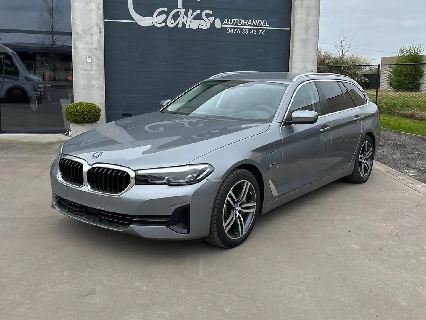 BMW 530 e xDrive Touring Grey - 1