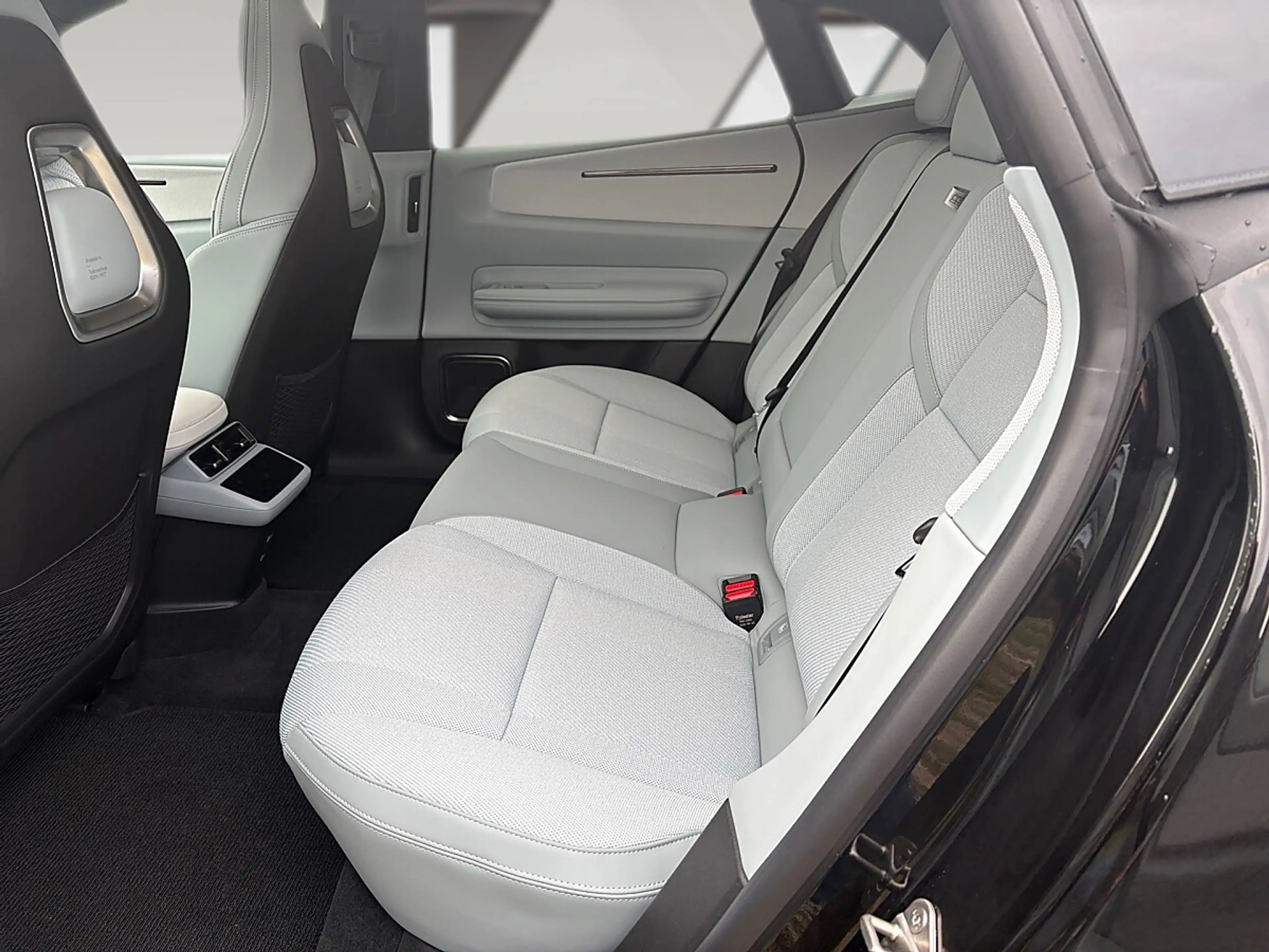 Polestar 4 Long Range Single Motor Elektro 100kWh — photo 10