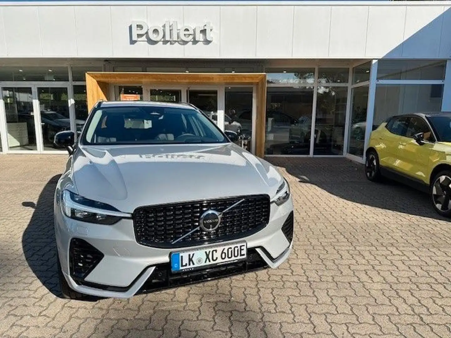 Volvo XC60 T8 Ultra Dark Recharge Plug-In Hybrid AWD - 2