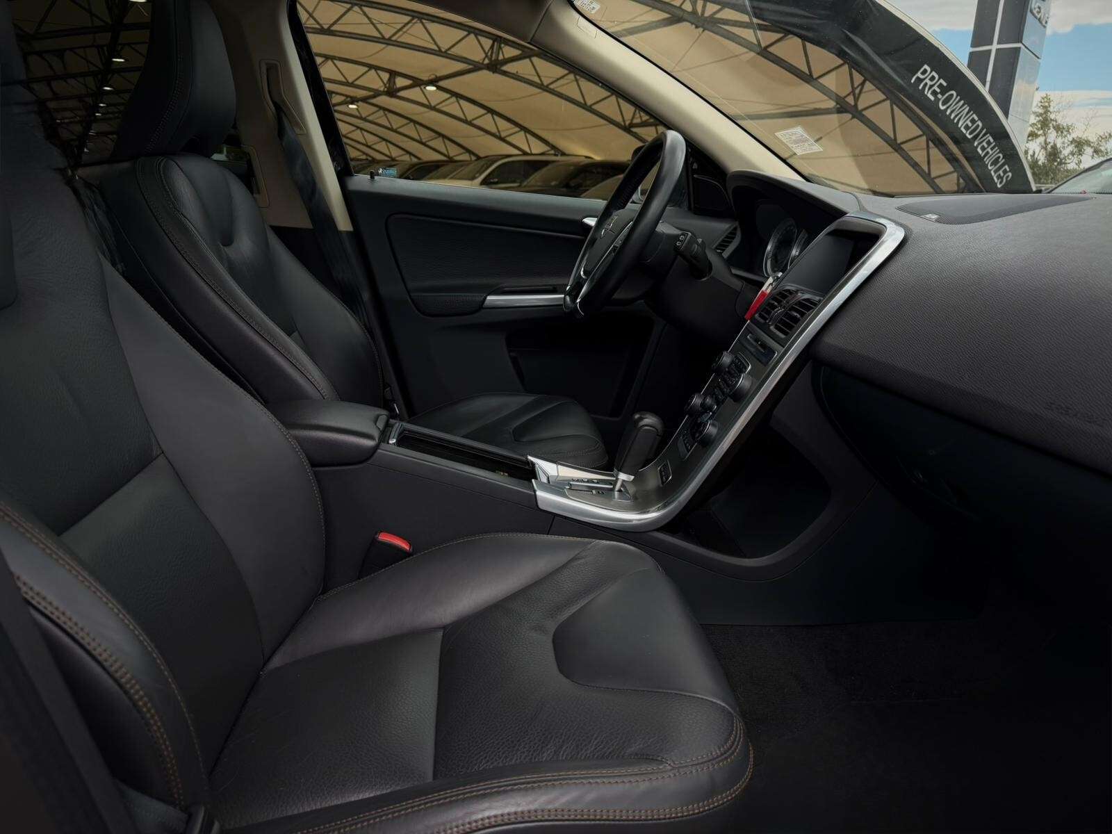 2012 Volvo XC60 T6 Platinum thumb 16
