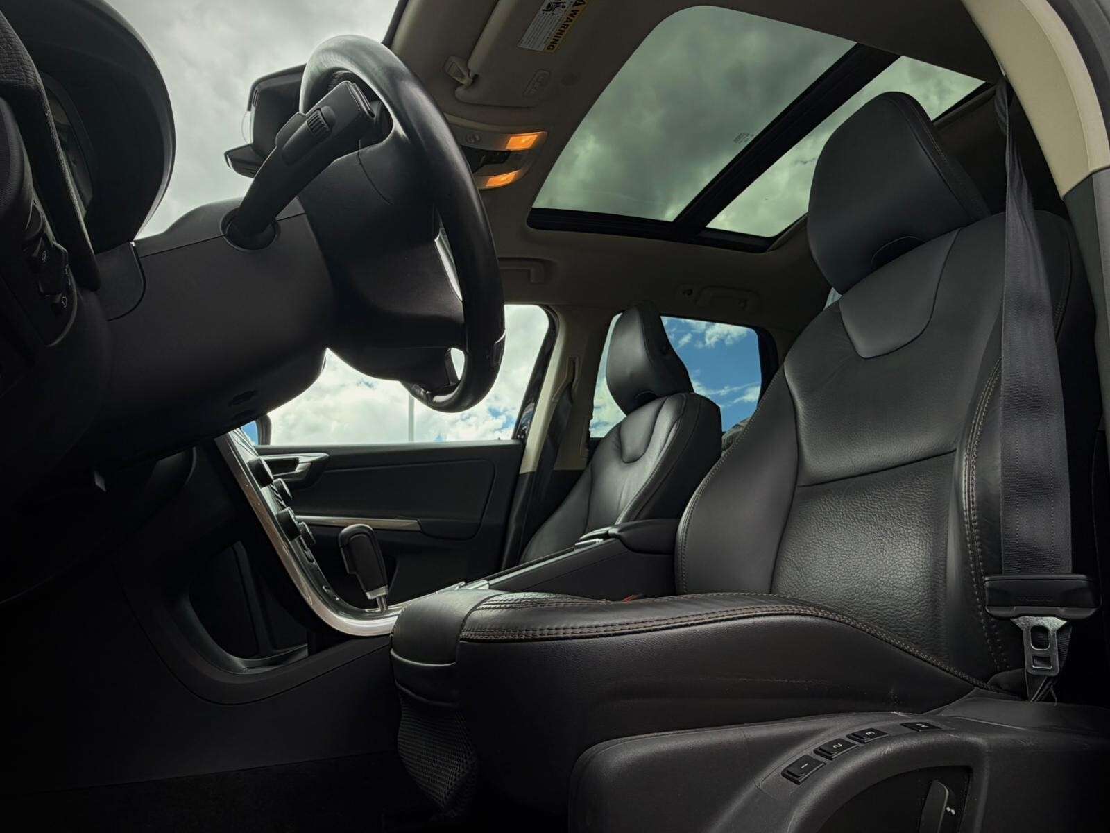 2012 Volvo XC60 T6 Platinum alt 5
