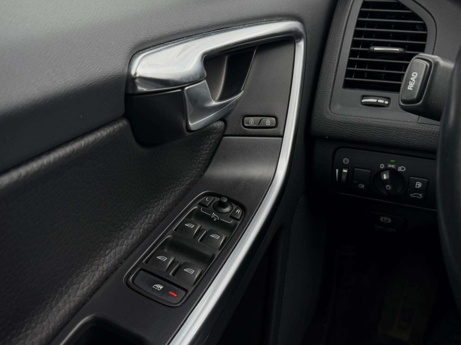 2012 Volvo XC60 T6 Platinum thumb 12