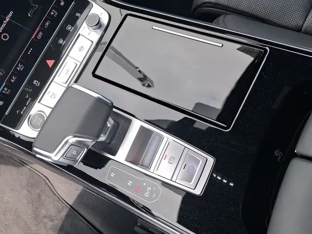 Audi A8 view 11
